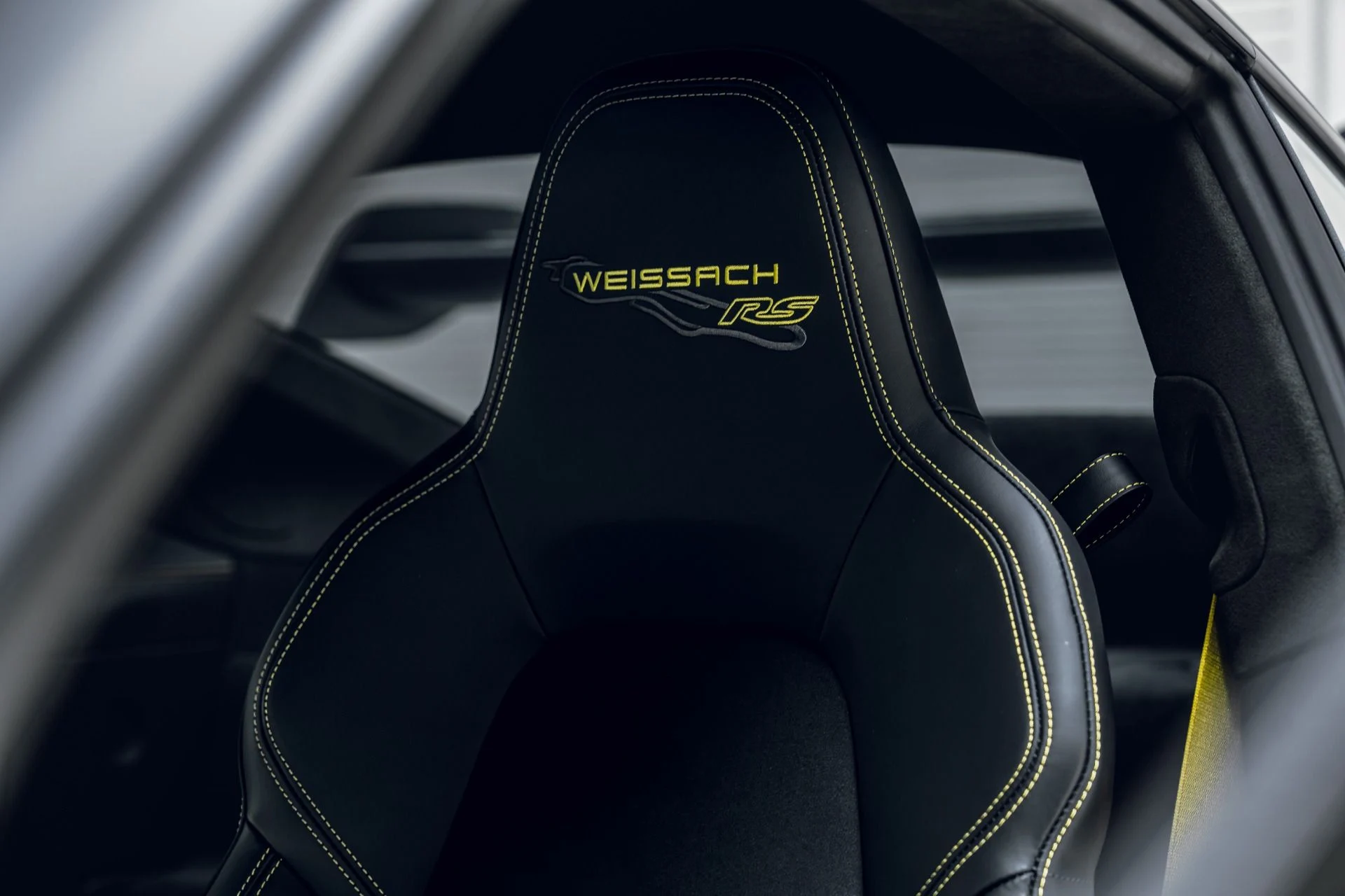 mph034_2649192147_Used_2025_Porsche_911_GT_3_RS_1782865440_9765569177