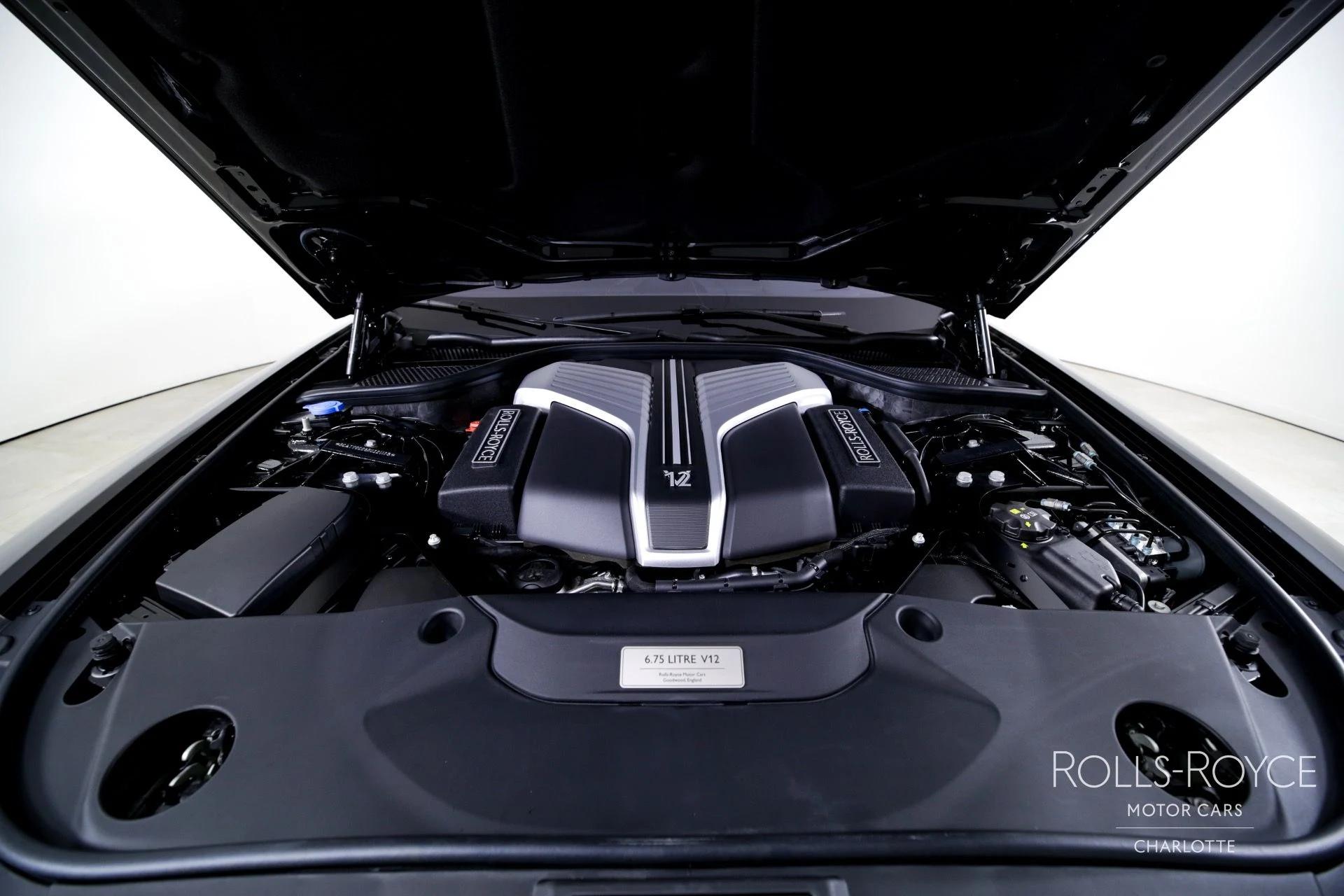 mph034_2653255250_Used_2024_Rolls_Royce_Ghost_1747773280_bd69ad9e2d