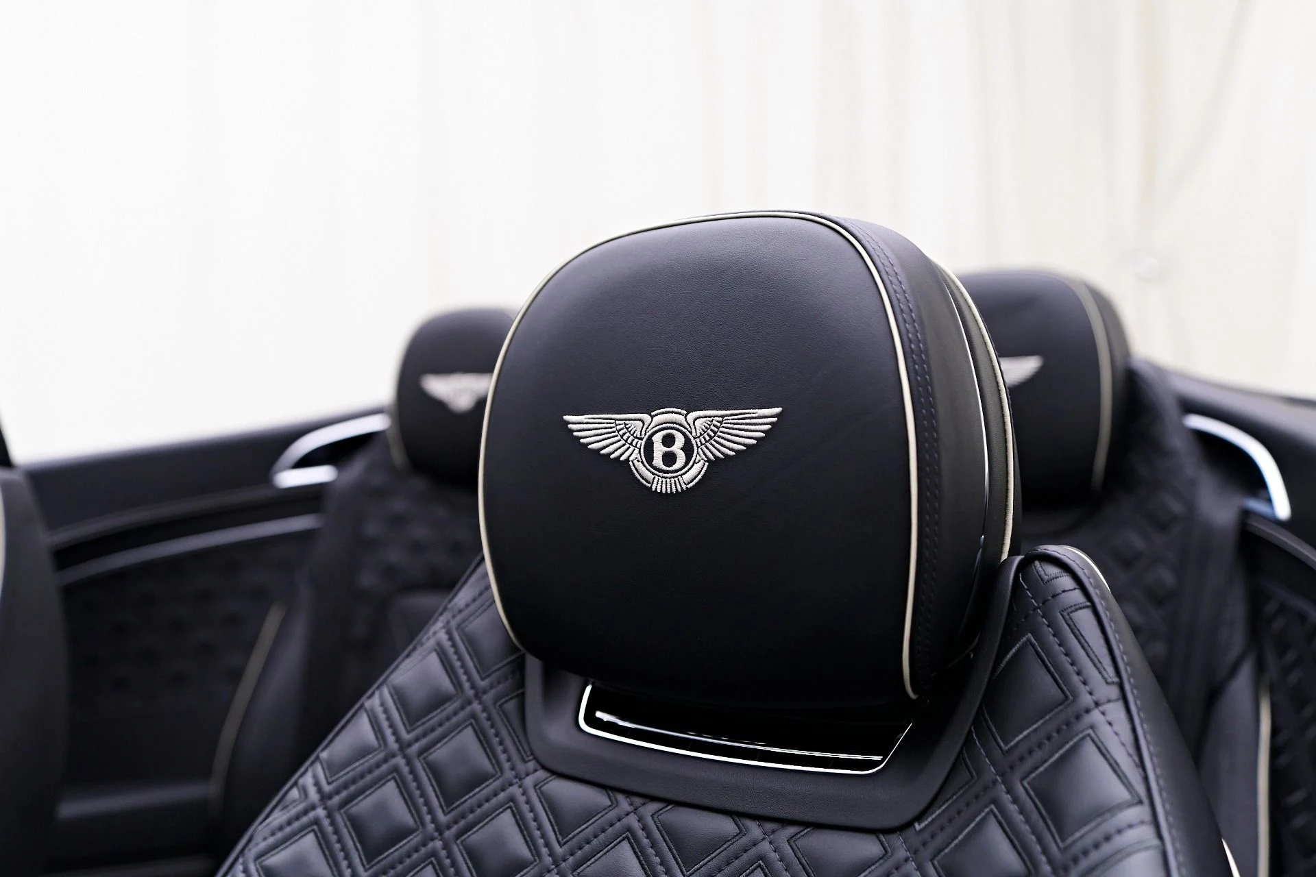 mph034_2661567958_Used_2020_Bentley_Continental_GT_V8_1758744278_eede5aac70