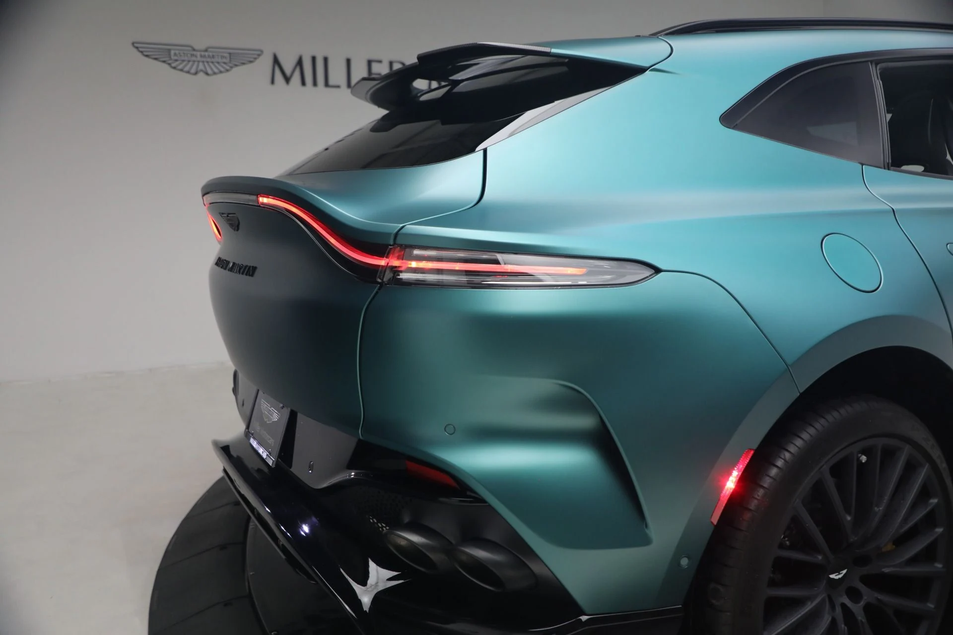 mph034_2664590095_Used_2023_Aston_Martin_DBX_707_1787862886_d3e4a72dba