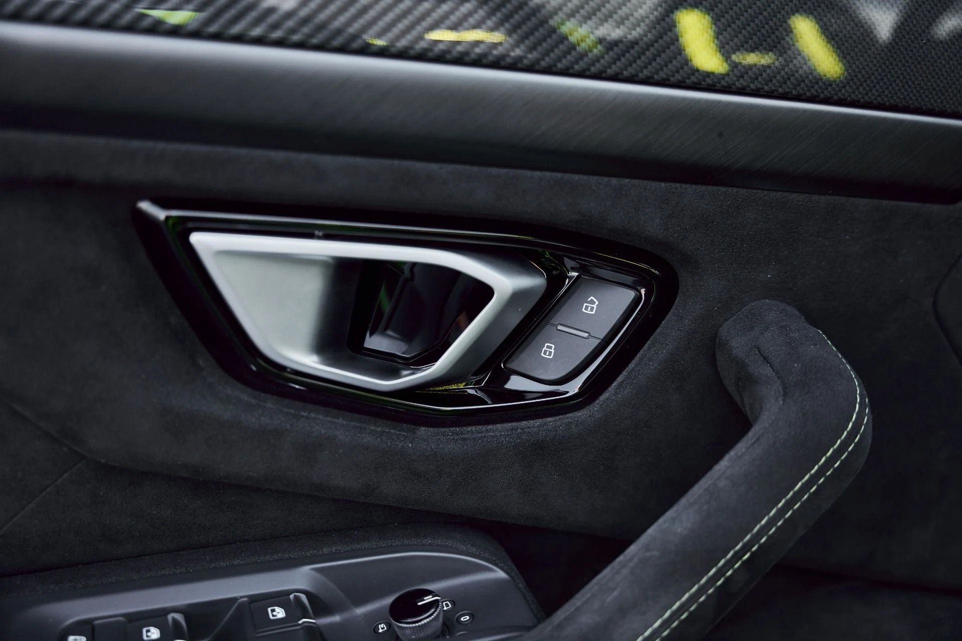 mph034_2693378557_Used_2024_Lamborghini_Urus_Performante_1771724628_7ec2e14f9d