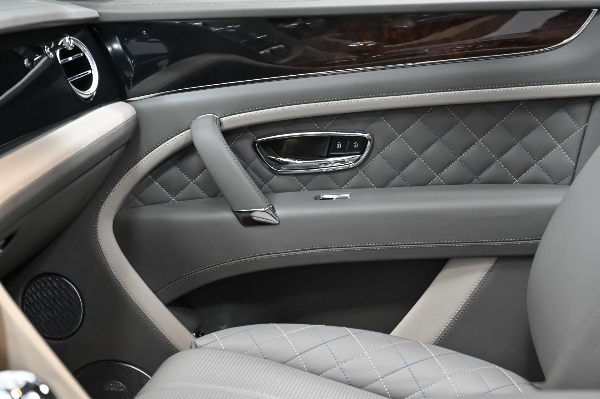 mph034_2697230853_Used_2018_Bentley_Bentayga_Mulliner_1757711699_c7bb7fef36