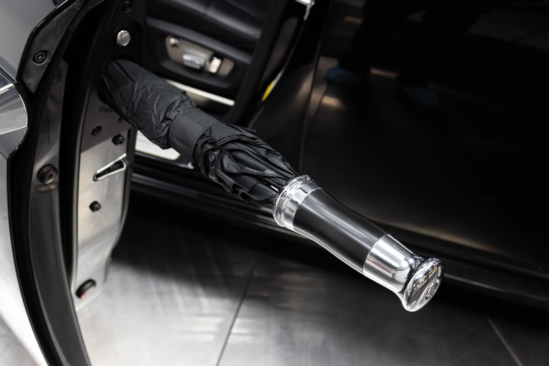 mph034_2707802113_Used_2011_Rolls_Royce_Ghost_Base_1762877304_dd9e628ec2