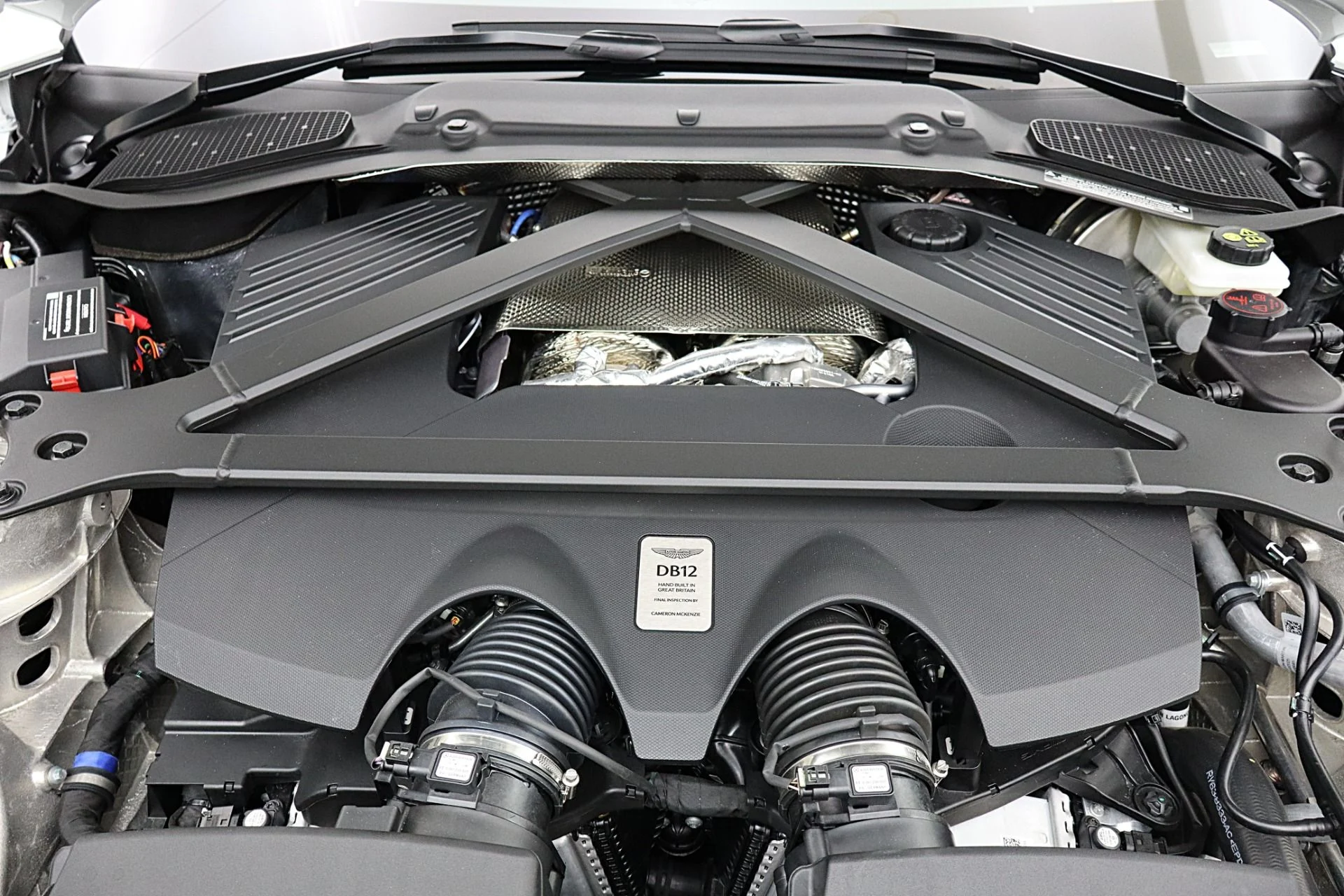 mph034_2713014776_New_2026_Aston_Martin_DB_12_Volante_a5b01120f8