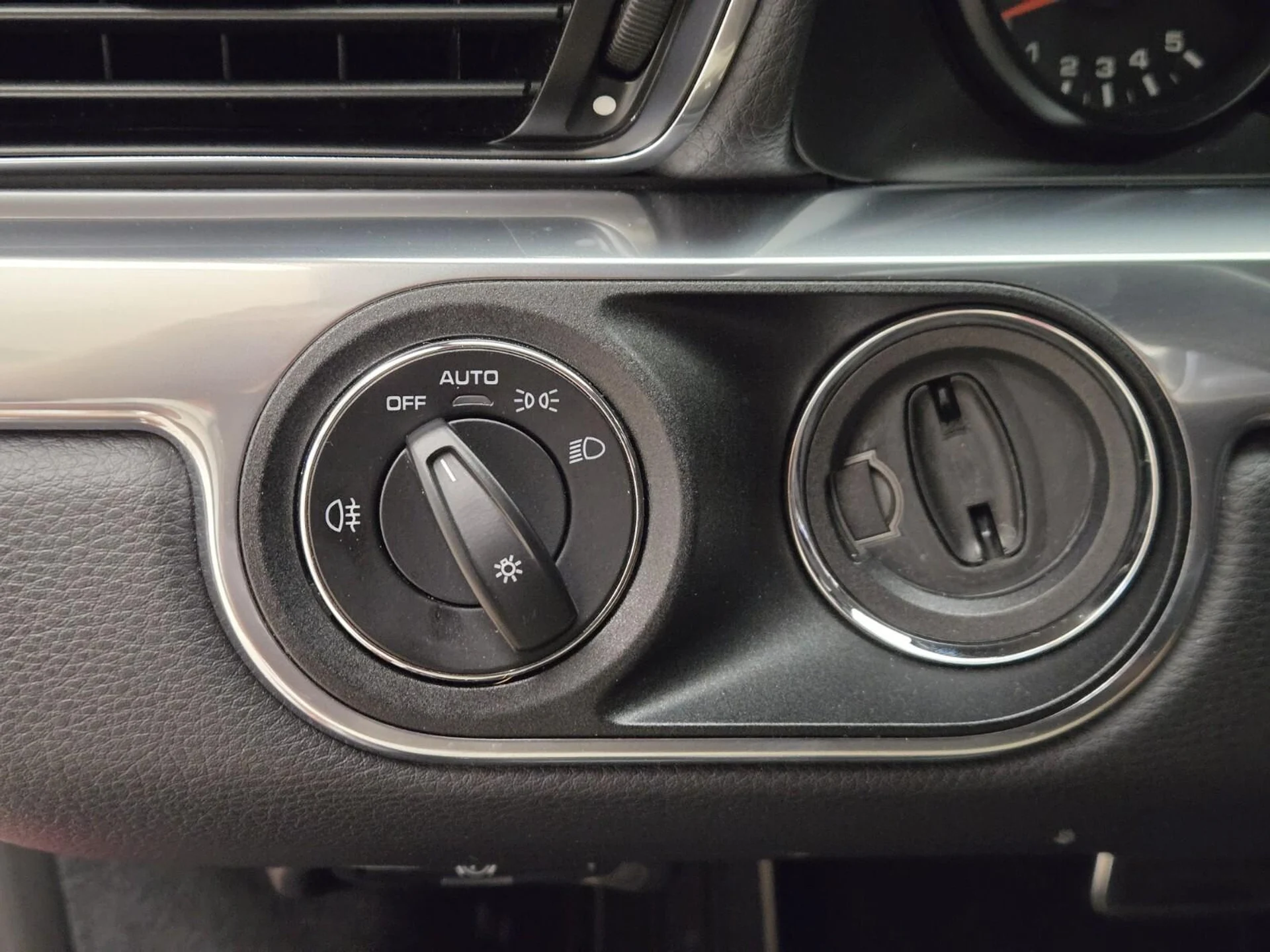 mph034_2725336855_Used_2014_Porsche_911_Carrera_1777355661_3cda05b577