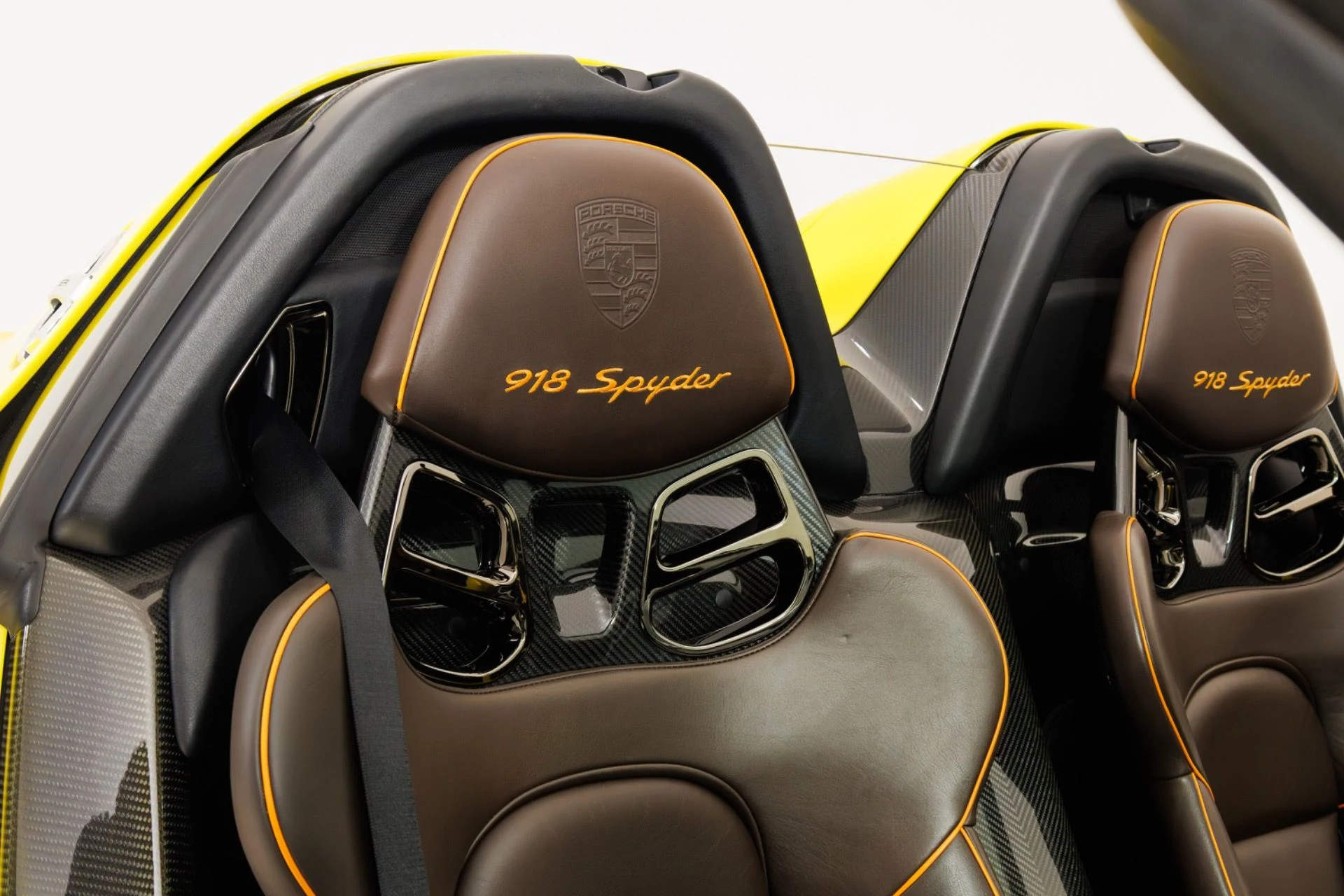 mph034_2726715134_Used_2015_Porsche_918_Spyder_1789427630_7b9e6cdd68