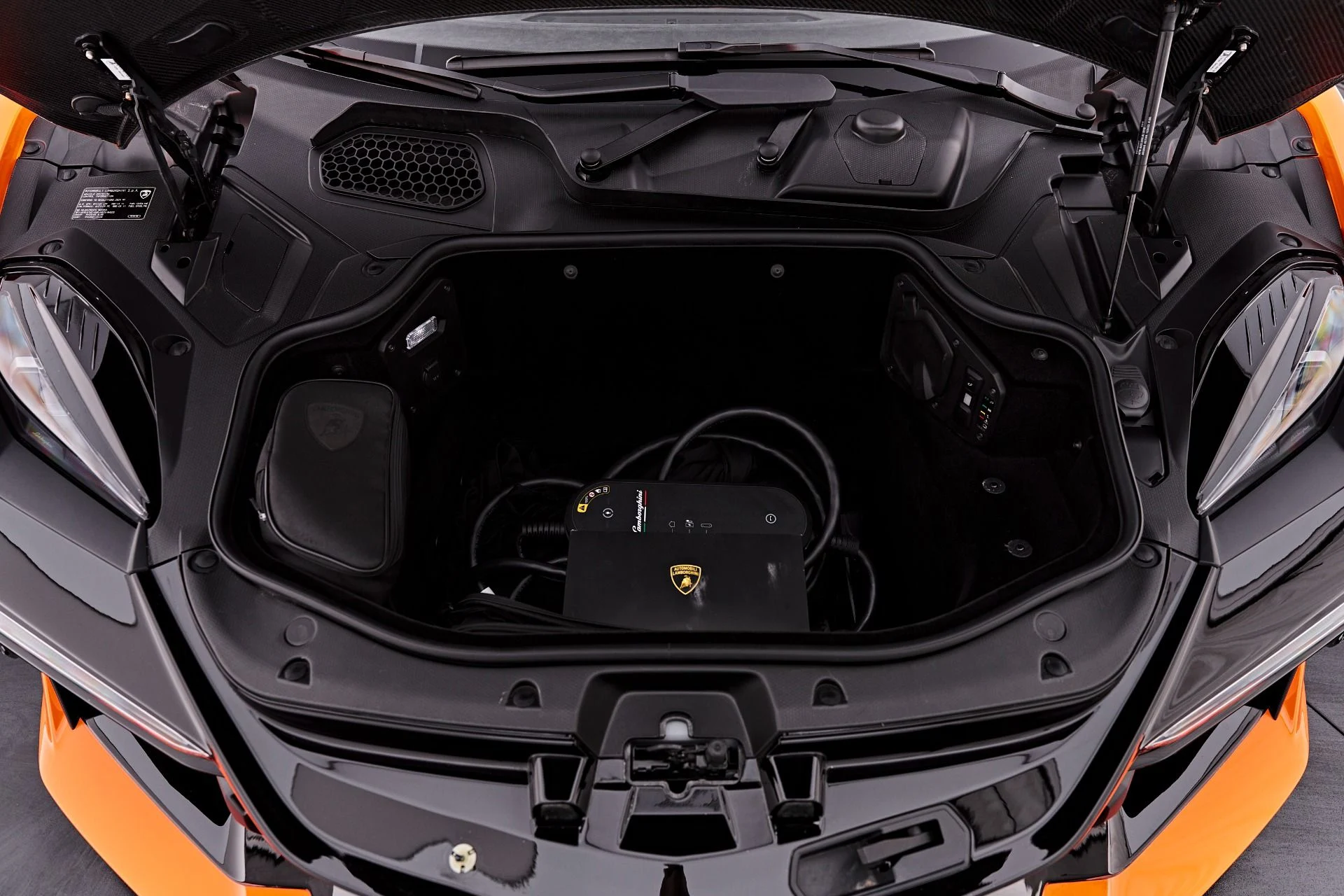 mph034_2729601314_Used_2024_Lamborghini_Revuelto_Base_1787792775_7c720ef9bc
