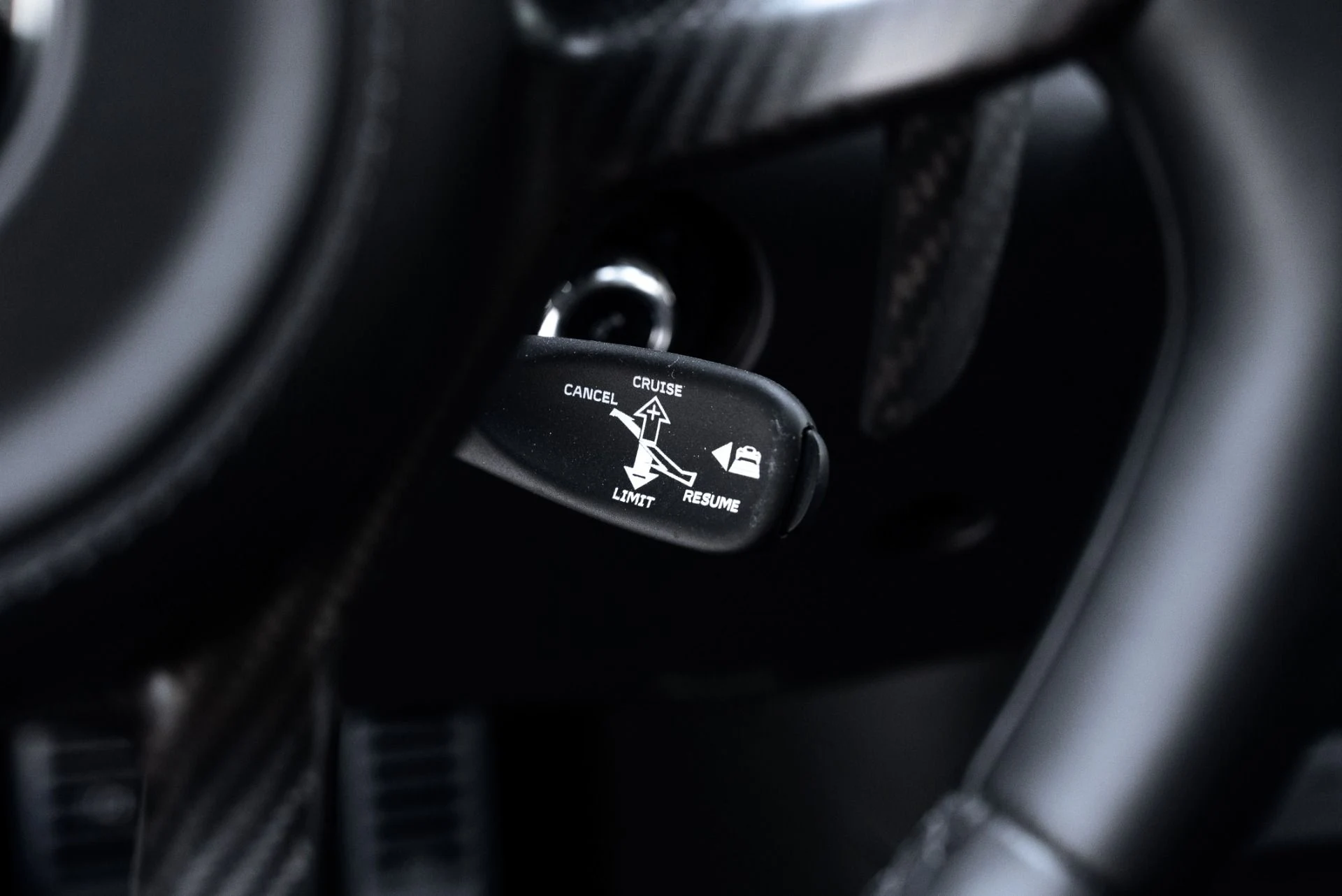 mph034_2731719528_Used_2024_Mc_Laren_Artura_1774465239_8cad4dc5ae