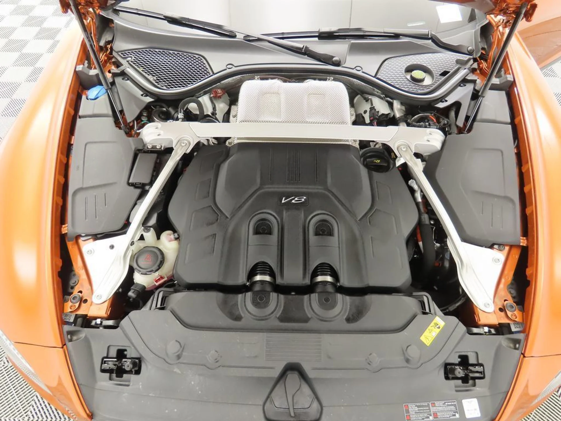 mph034_273264823_new_2025_bentley_continental_gtblackeditionconvertible_8119_22910187_35_1024_c704cb857c