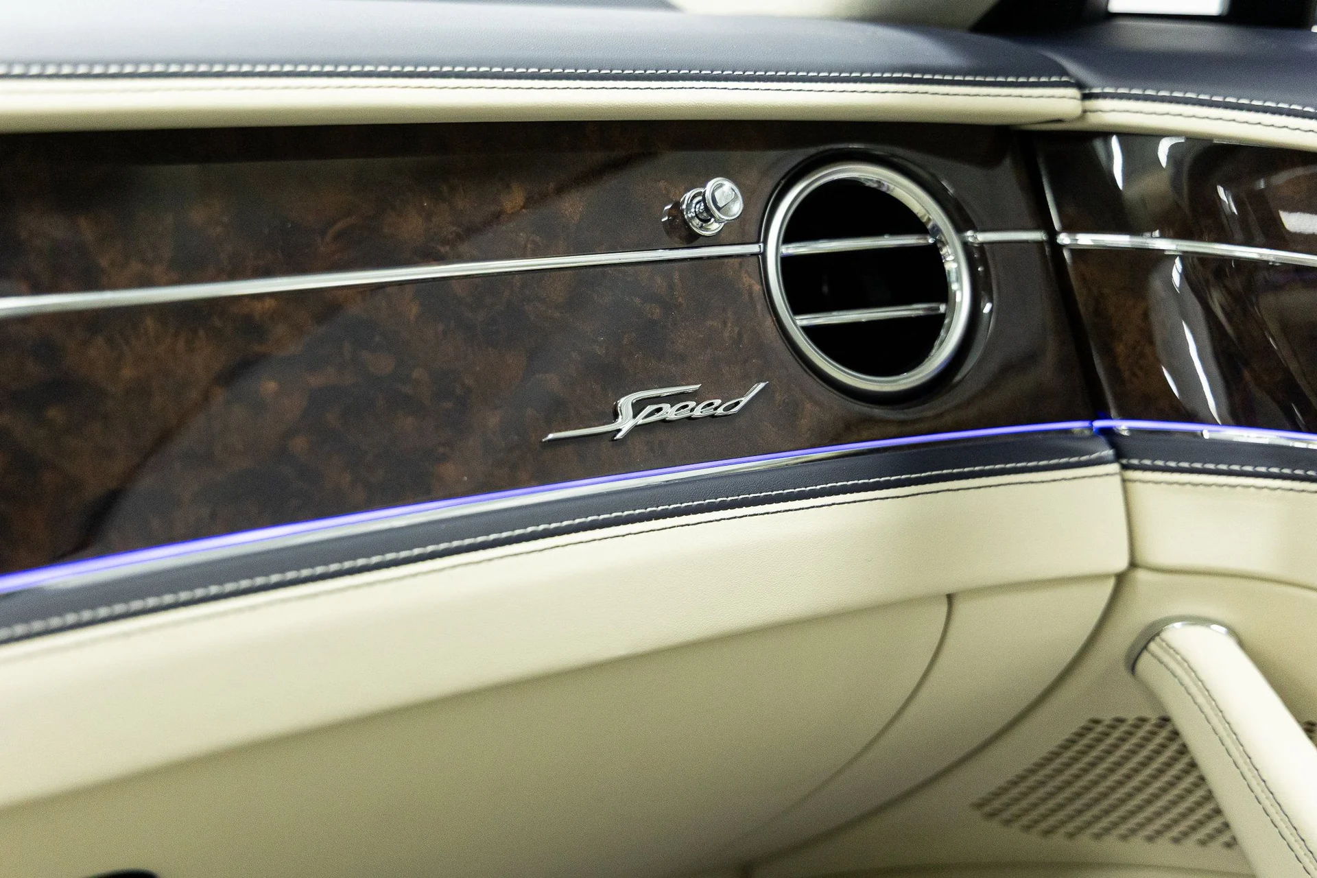 mph034_2740046474_2387d141ecdaee1cc0bce3948f02d870x_038e1d55c1