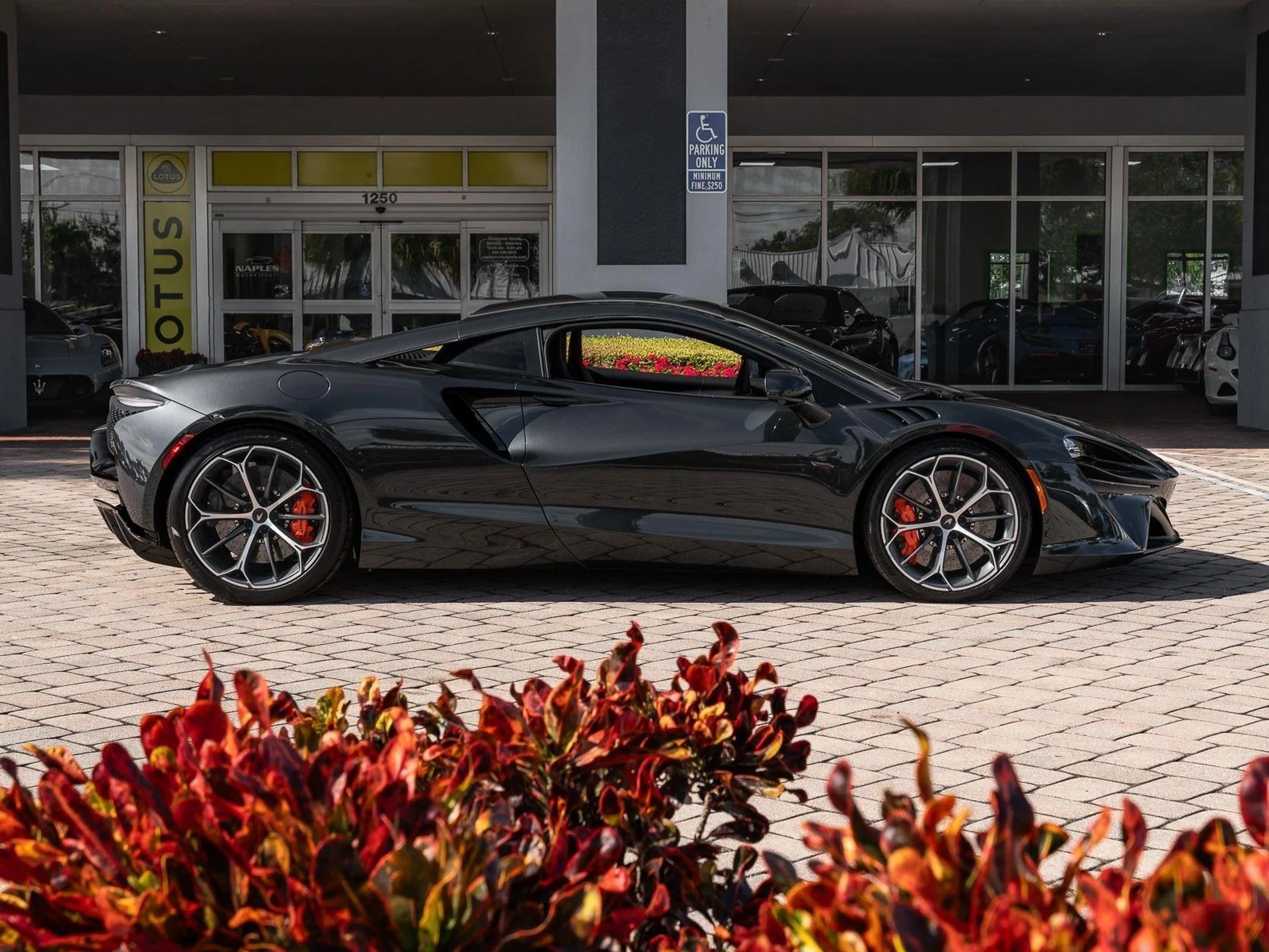 mph034_2743505375_Used_2025_Mc_Laren_Artura_Coupe_1773864519_5e7f31e057