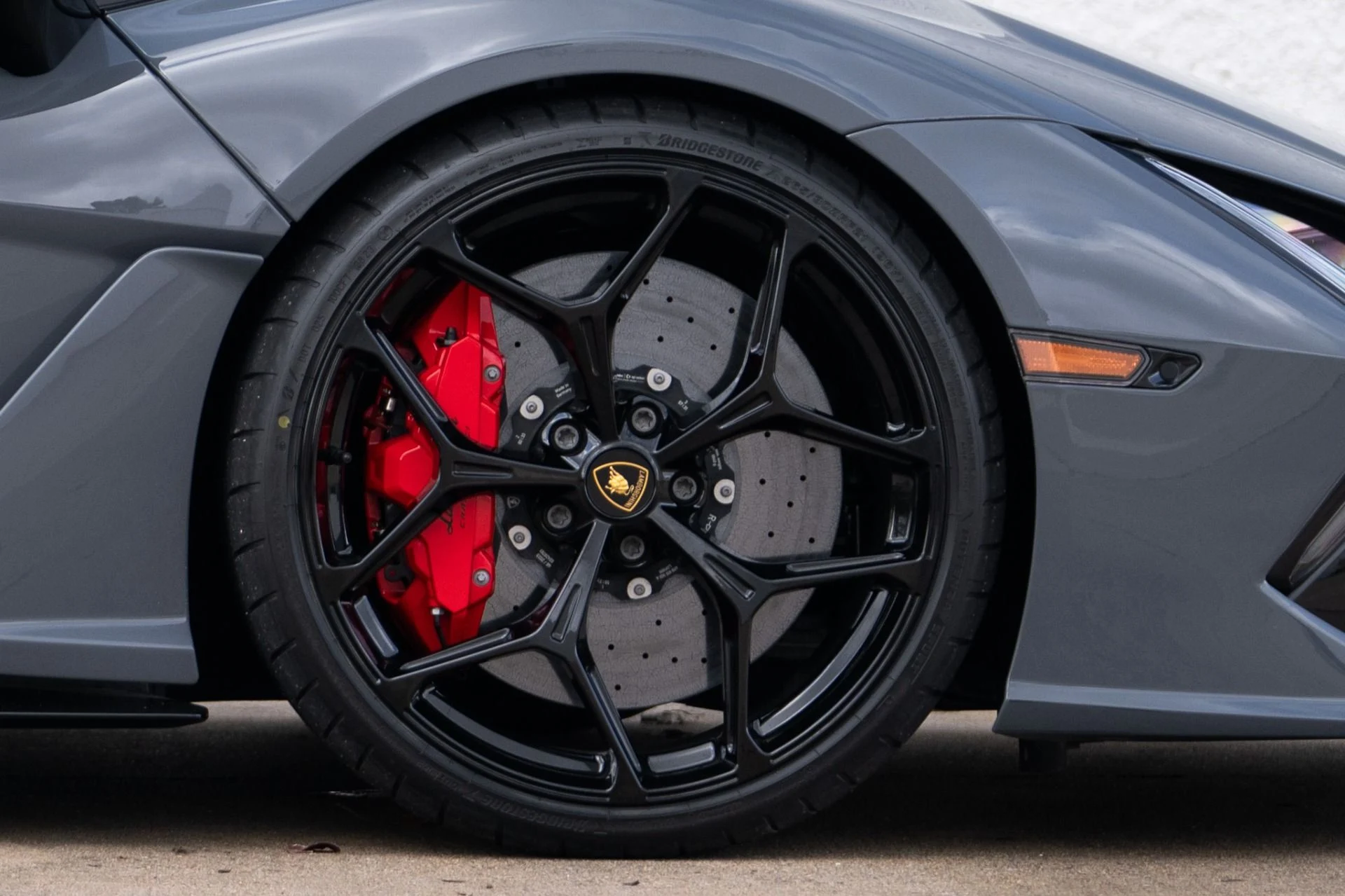 mph034_27453246_Used_2024_Lamborghini_Revuelto_1766429093_52a2e7ca8d