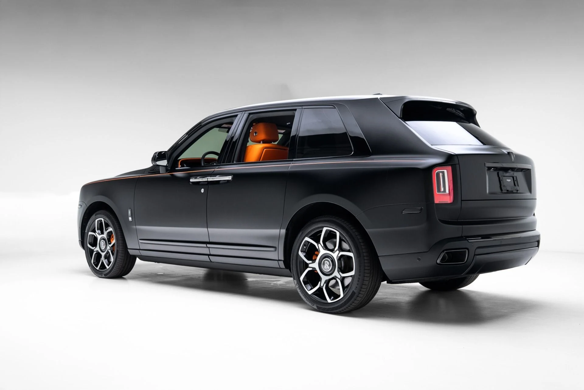 mph034_2748540991_Used_2023_Rolls_Royce_Black_Badge_Cullinan_1775515525_1300b12ad7