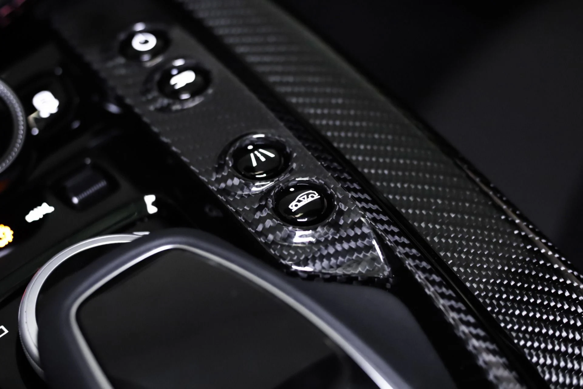 mph034_2750312410_Used_2023_Aston_Martin_DBX_707_1744811574_d99224d1da