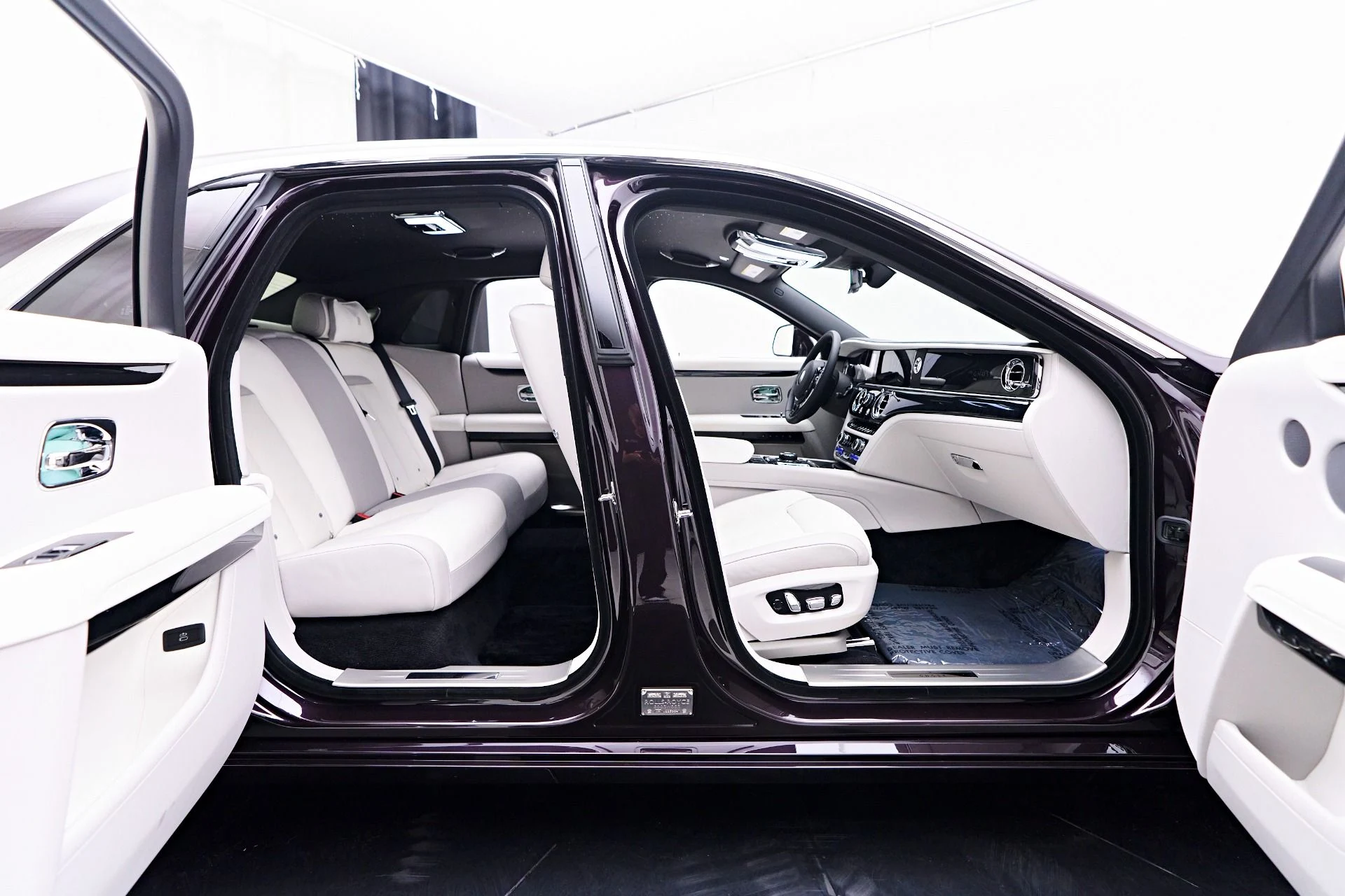 mph034_2754857124_Used_2024_Rolls_Royce_Ghost_Base_1752169894_9b6d4943a8