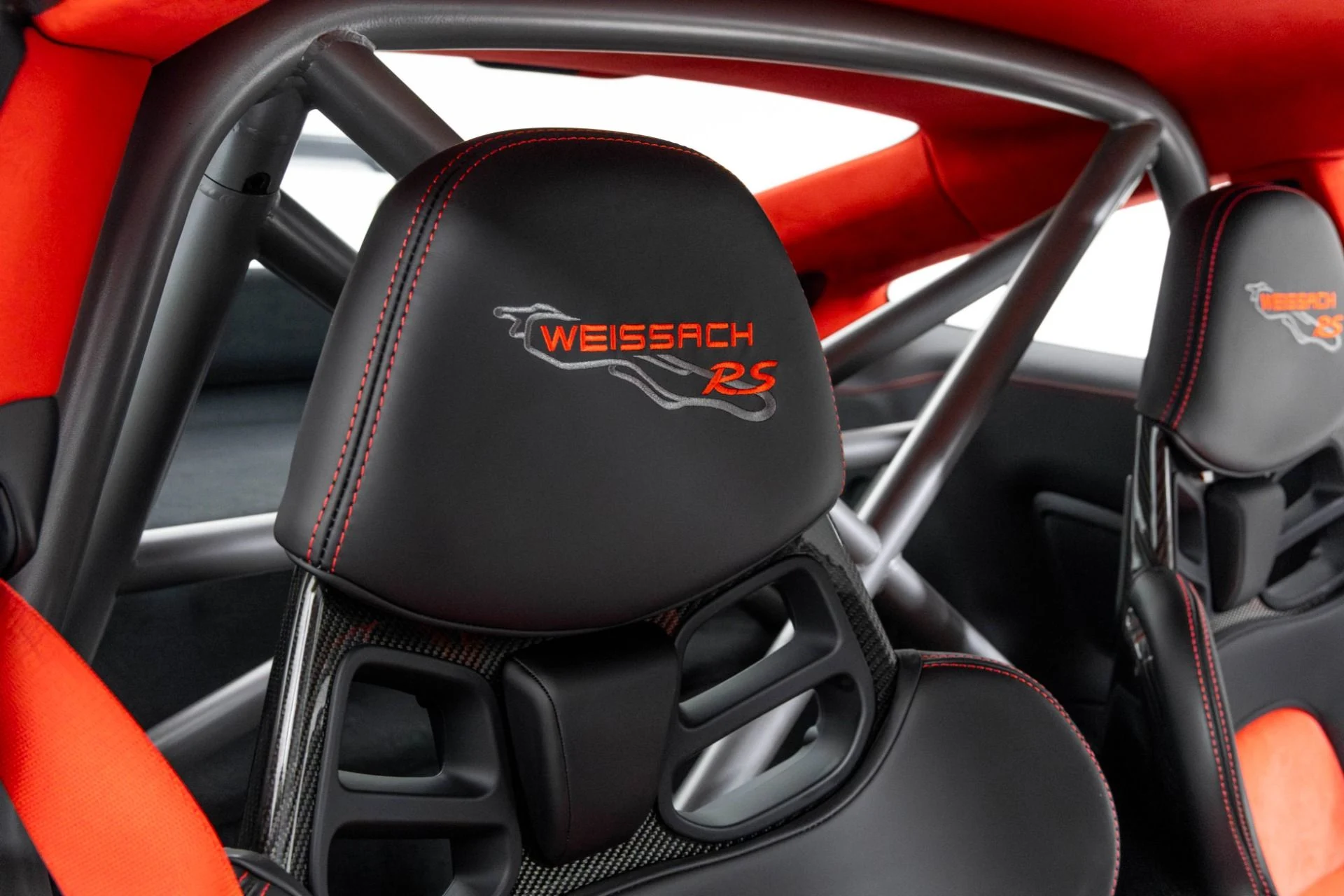 mph034_2756509519_Used_2018_Porsche_911_GT_2_RS_1762984484_bed3eef144