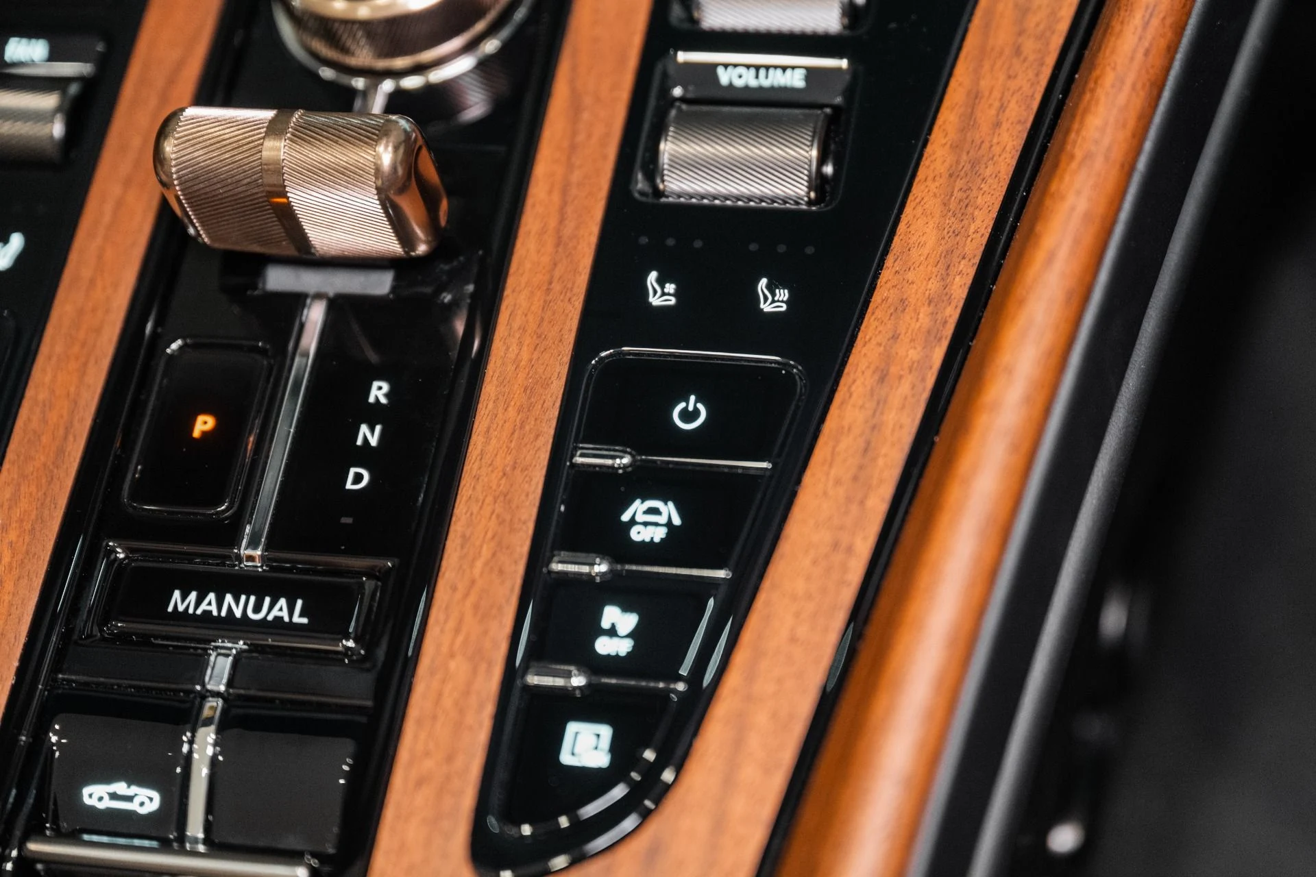 mph034_2762904933_New_2026_Aston_Martin_DB_12_Volante_1772211091_7cd942a98a