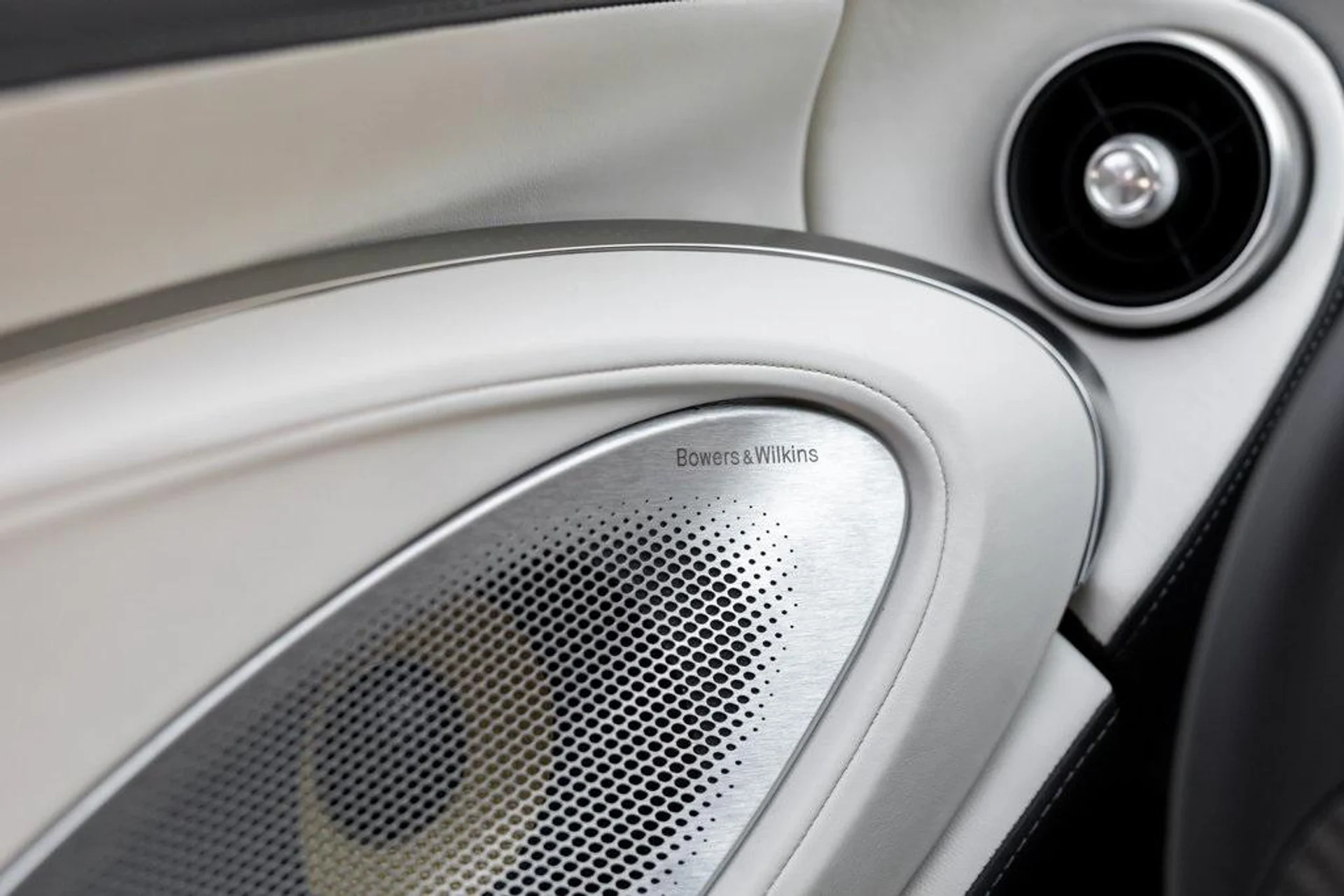 mph034_2786538355_Used_2025_MCLAREN_GTS_1721509512_984c3c7d2a