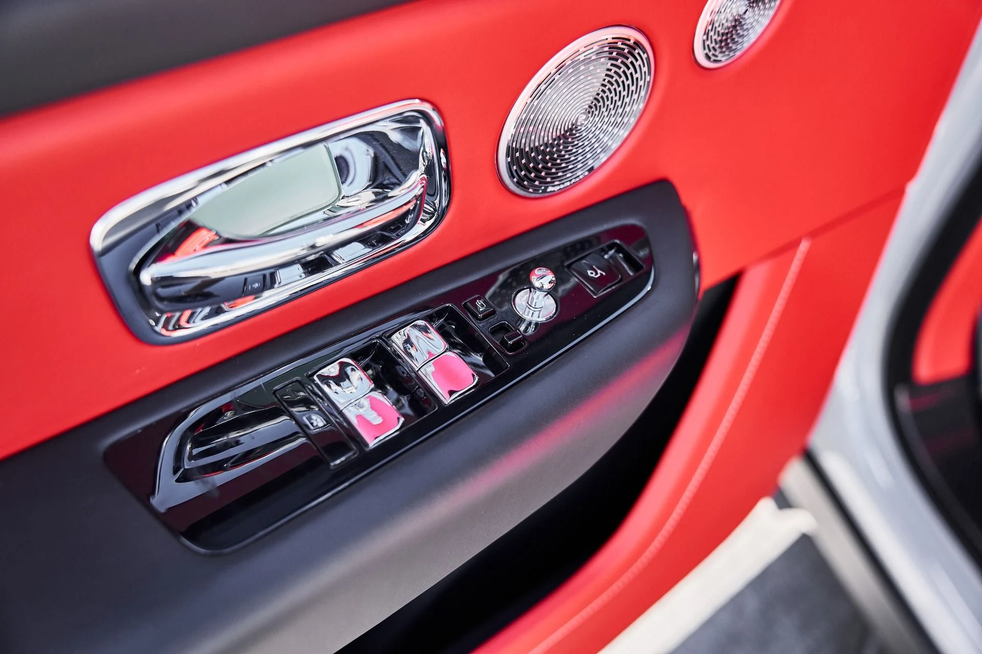 mph034_2795209808_Used_2024_Rolls_Royce_Cullinan_Black_Badge_1775870993_e0f8648fb4