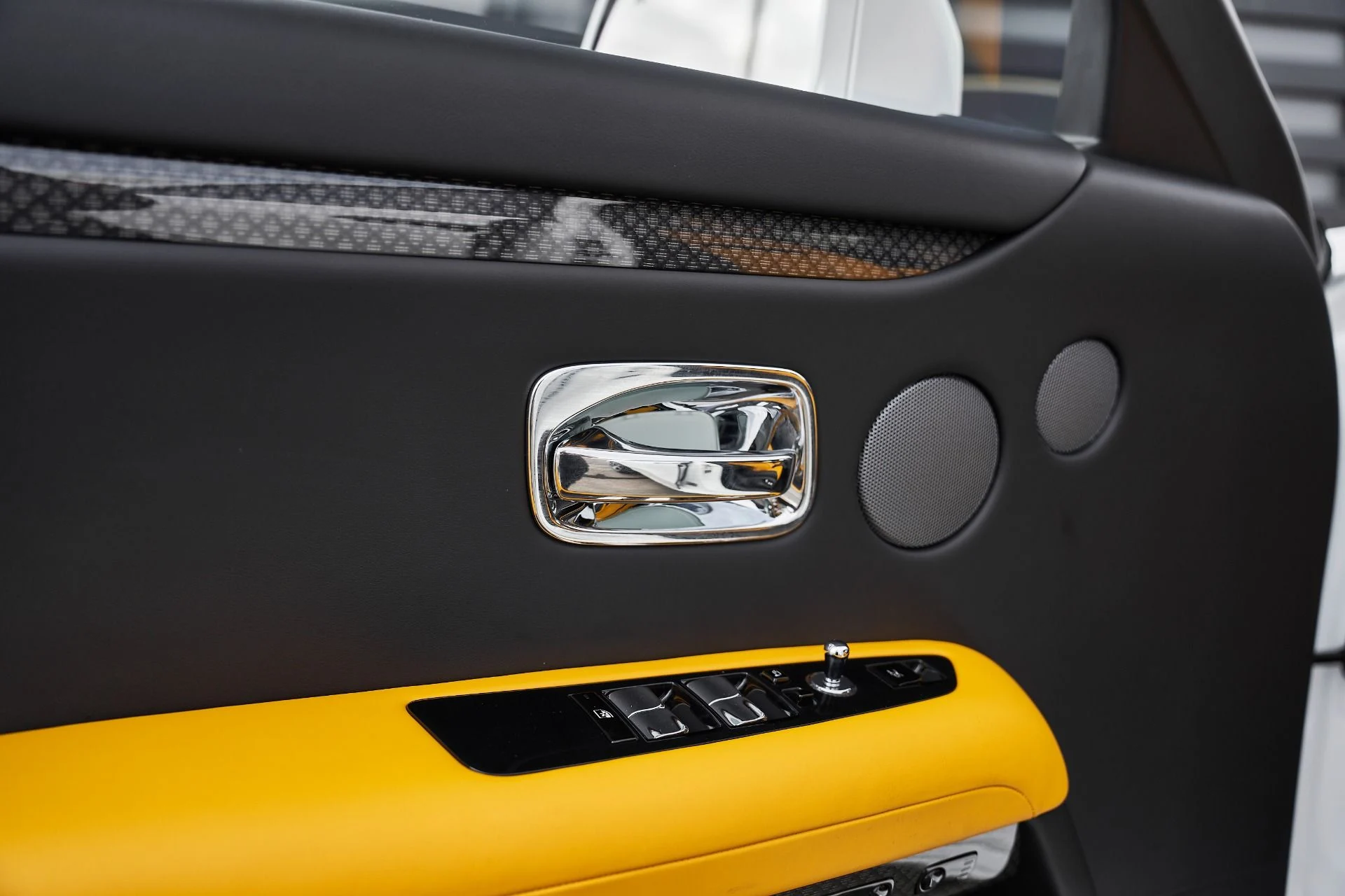 mph034_2800423874_Used_2025_Rolls_Royce_Ghost_Black_Badge_1763167787_438885c9c6