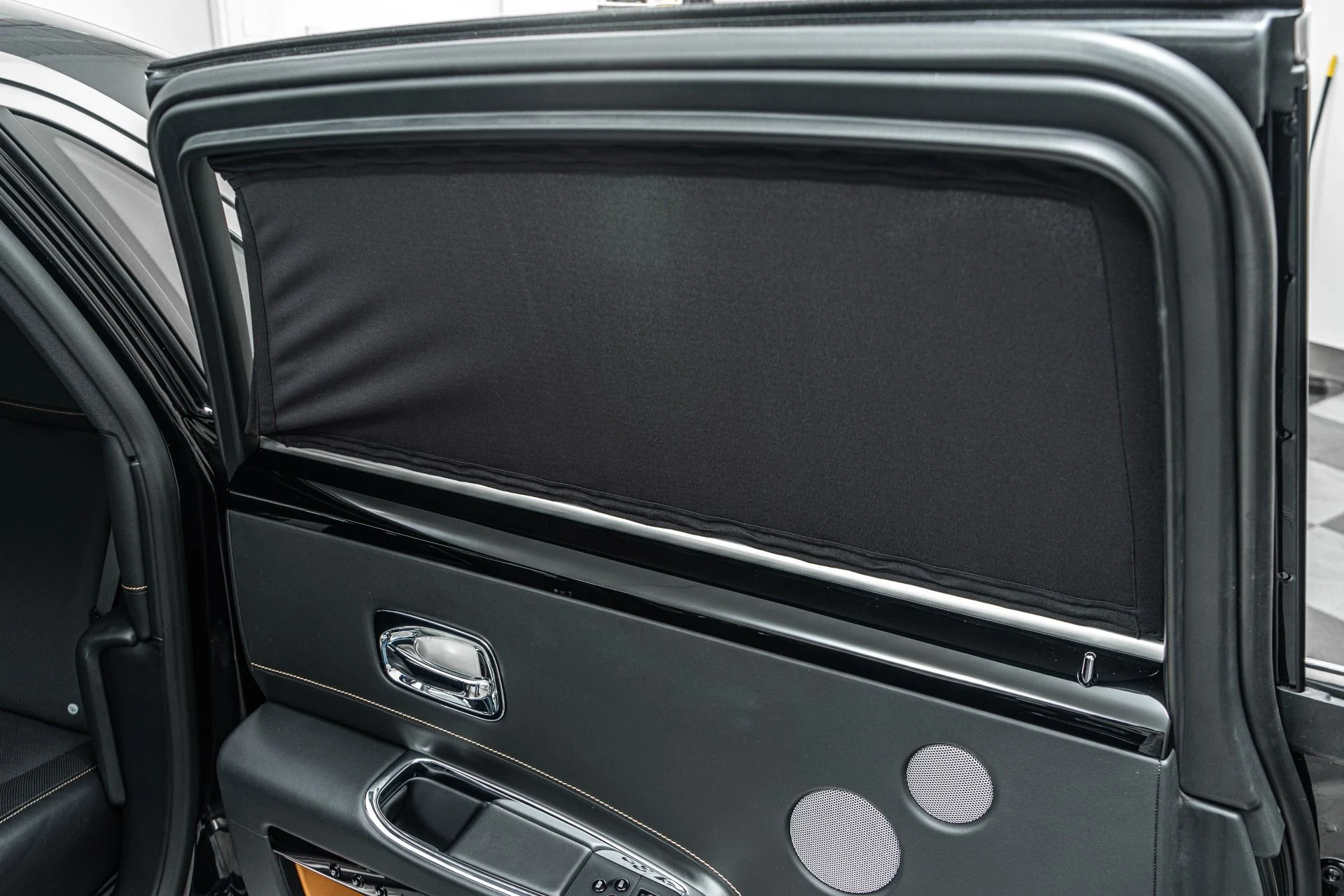 mph034_2802703153_Used_2017_Rolls_Royce_Ghost_Extended_Wheelbase_393_K_MSRP_Two_Tone_Paint_Rear_Chiller_1774532559_9e4bcd7376