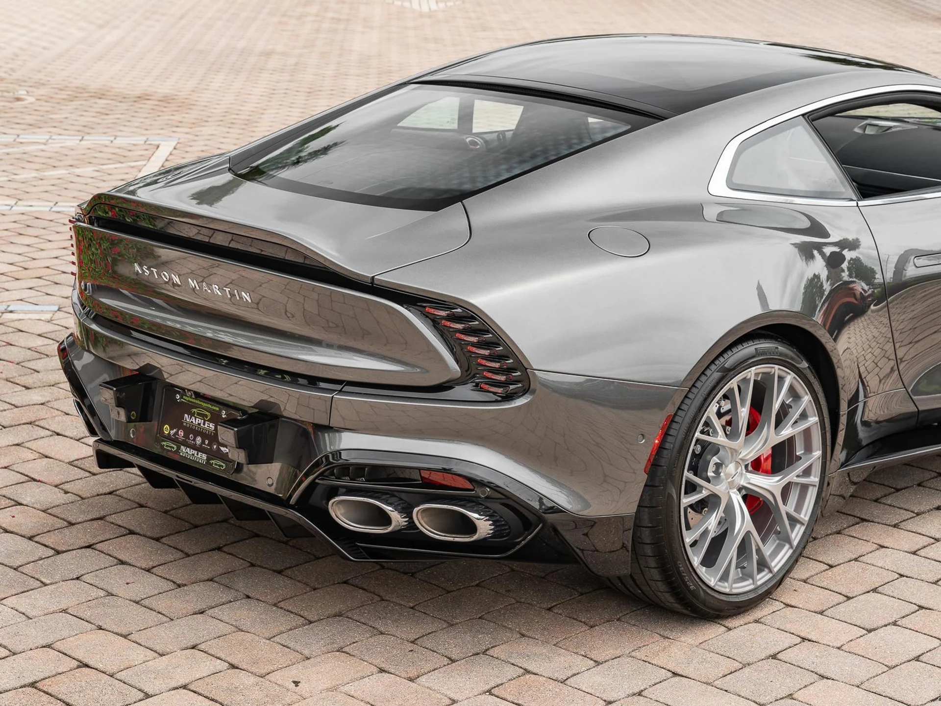 mph034_2812020849_Used_2025_Aston_Martin_Vanquish_Coupe_1780612112_ccb2765bba