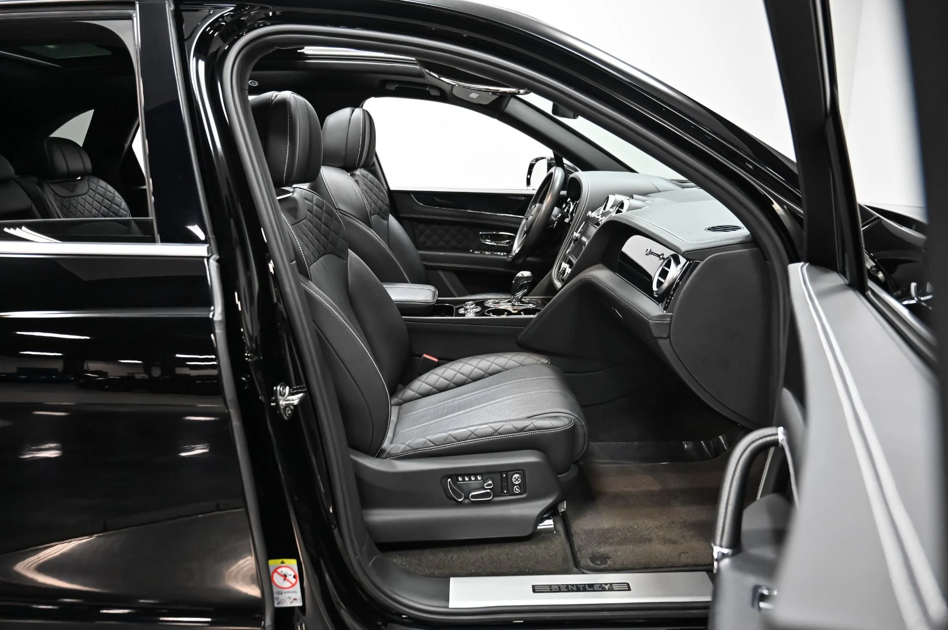 mph034_2821971611_Used_2018_Bentley_Bentayga_W12_1756239179_28b559bcb1