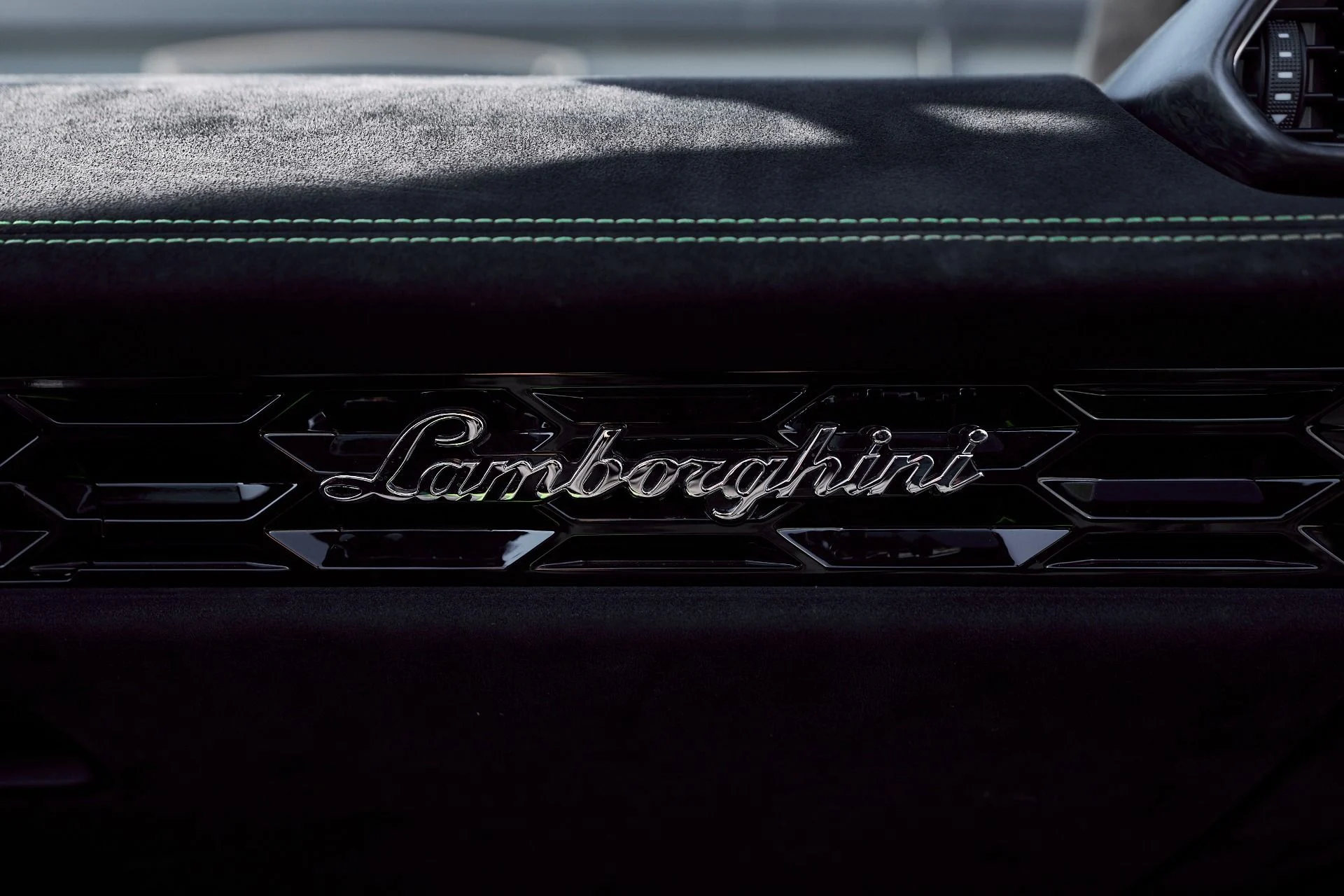 mph034_2831554560_Used_2019_Lamborghini_Huracan_Performante_Spyder_1764058298_7cd497bd15