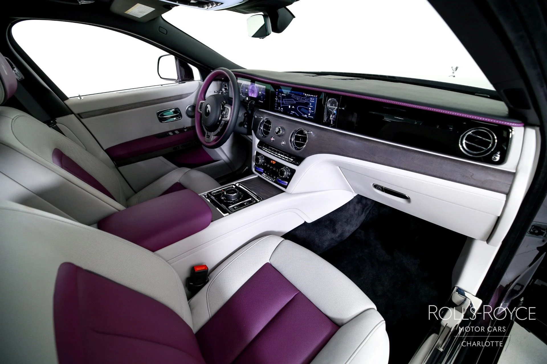 mph034_2841234767_Used_2025_Rolls_Royce_Ghost_1759510199_4c7c48eb9f