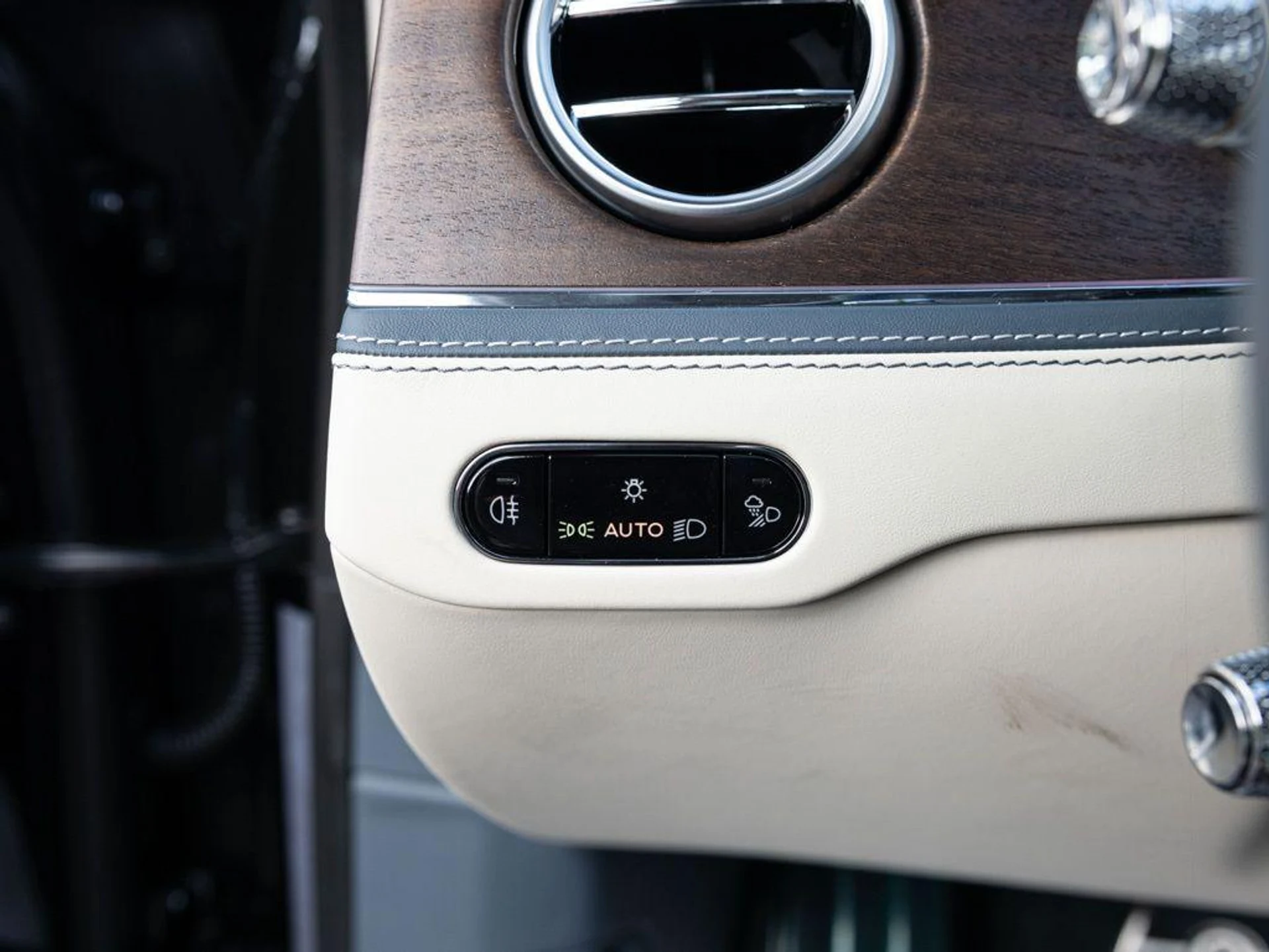 mph034_2865753741_515382885_69f36043087c98a25cbbb466_3c03c3c1ab