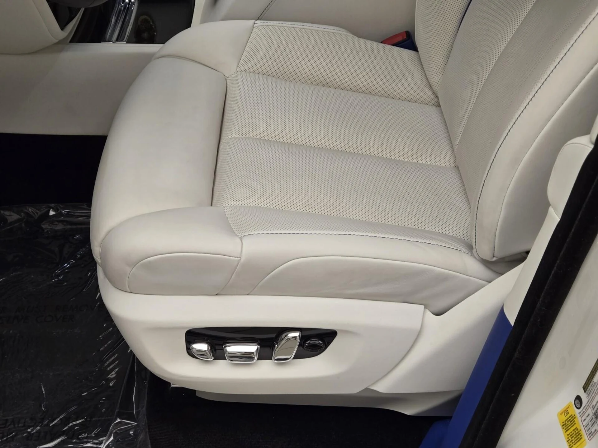 mph034_2866584945_Used_2023_Rolls_Royce_Phantom_1755413530_c46fc89792