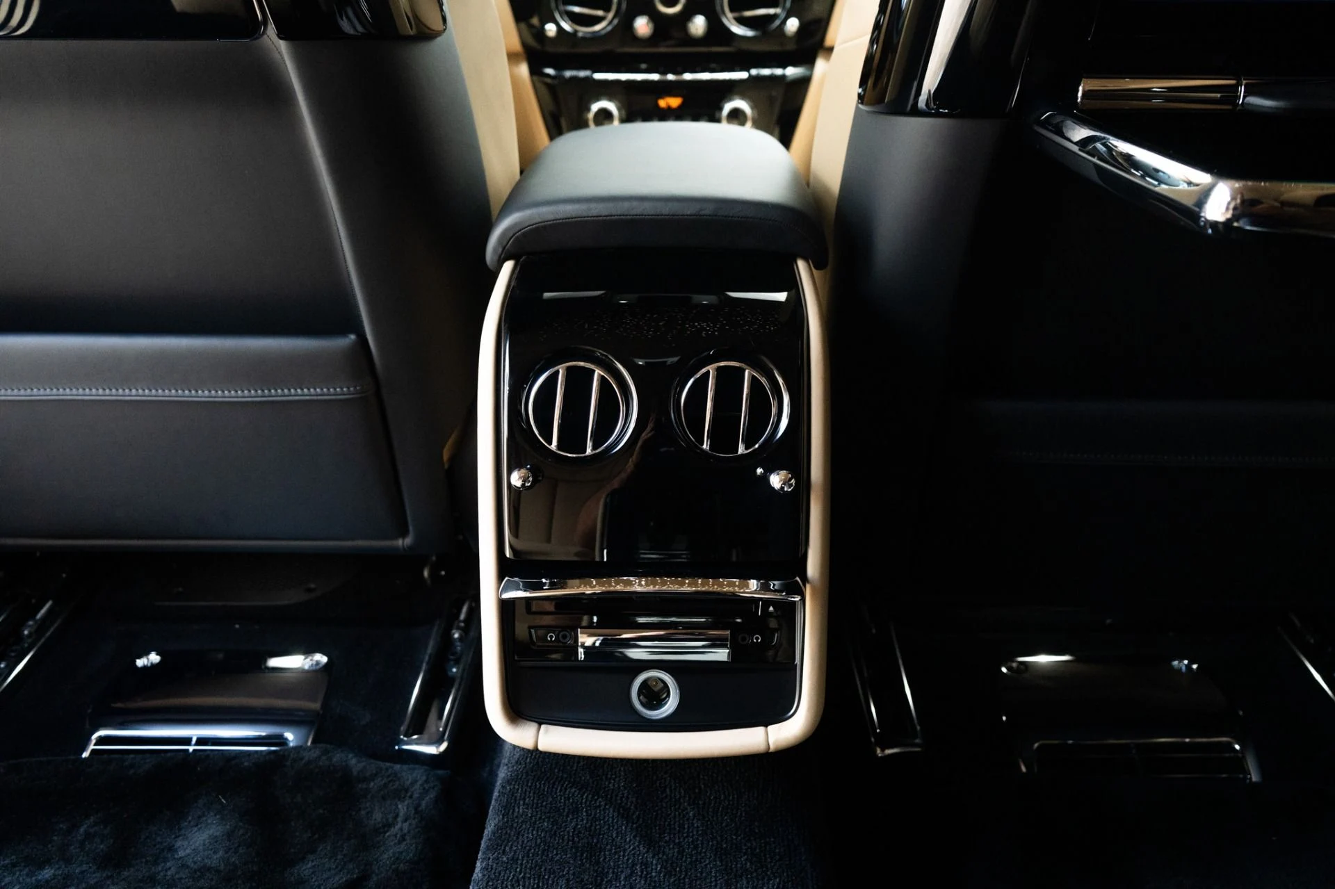 mph034_288344518_Used_2022_Rolls_Royce_Phantom_EWB_1771455948_4deb73b531