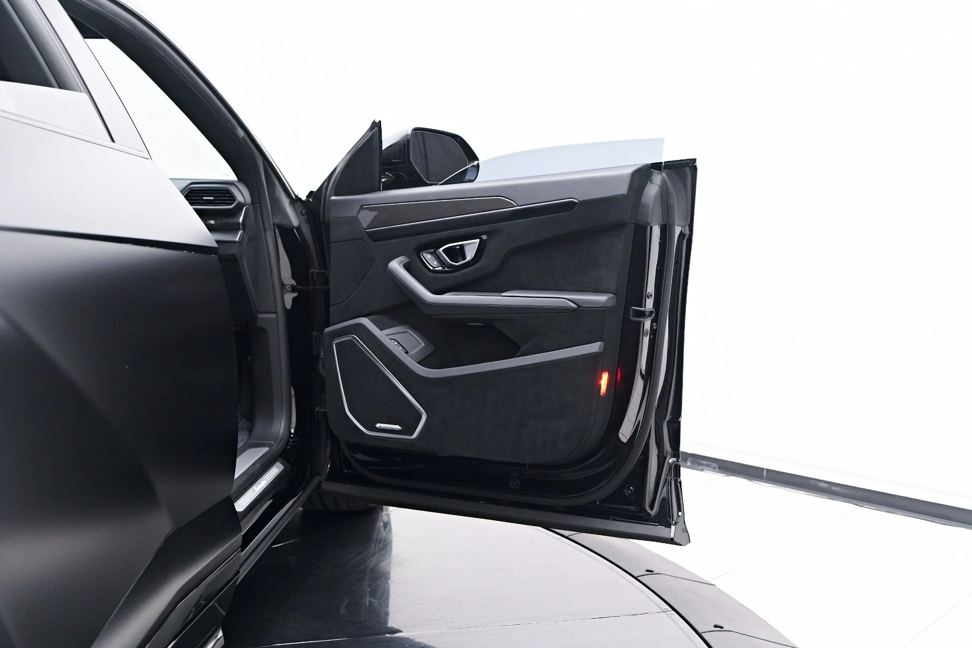 mph034_2899360903_Used_2023_Lamborghini_Urus_Performante_1756943502_73e7249ae9