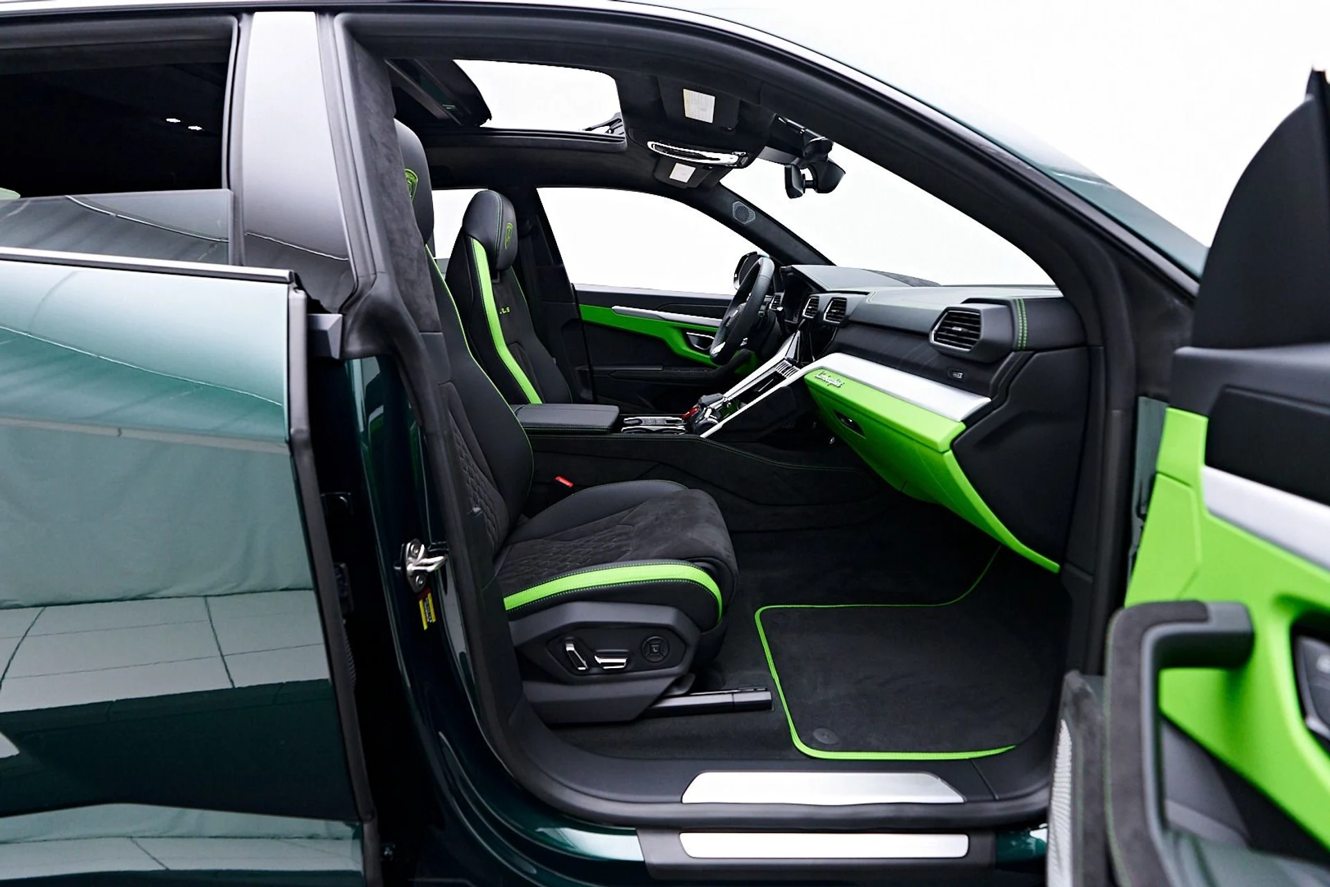 mph034_2901655146_Used_2024_Lamborghini_Urus_S_1745956869_d985af40d4