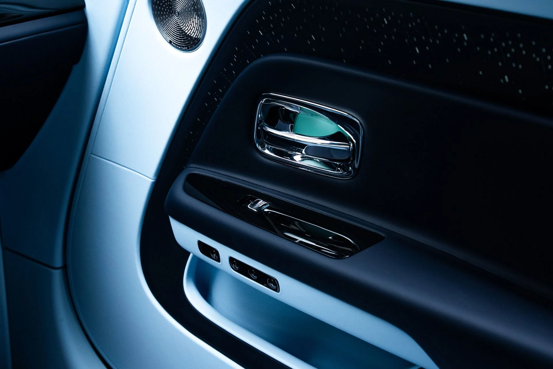 mph034_2908235863_Used_2024_Rolls_Royce_Spectre_1775065018_8fff688518