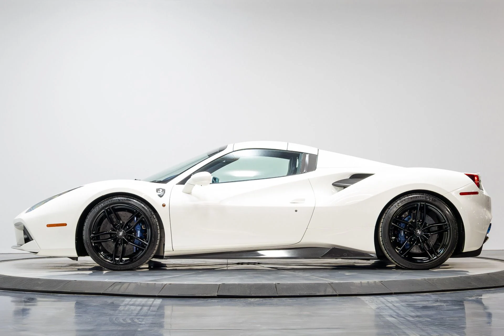 mph034_2935958868_Used_2018_Ferrari_488_Spider_1774434782_6926fe8998