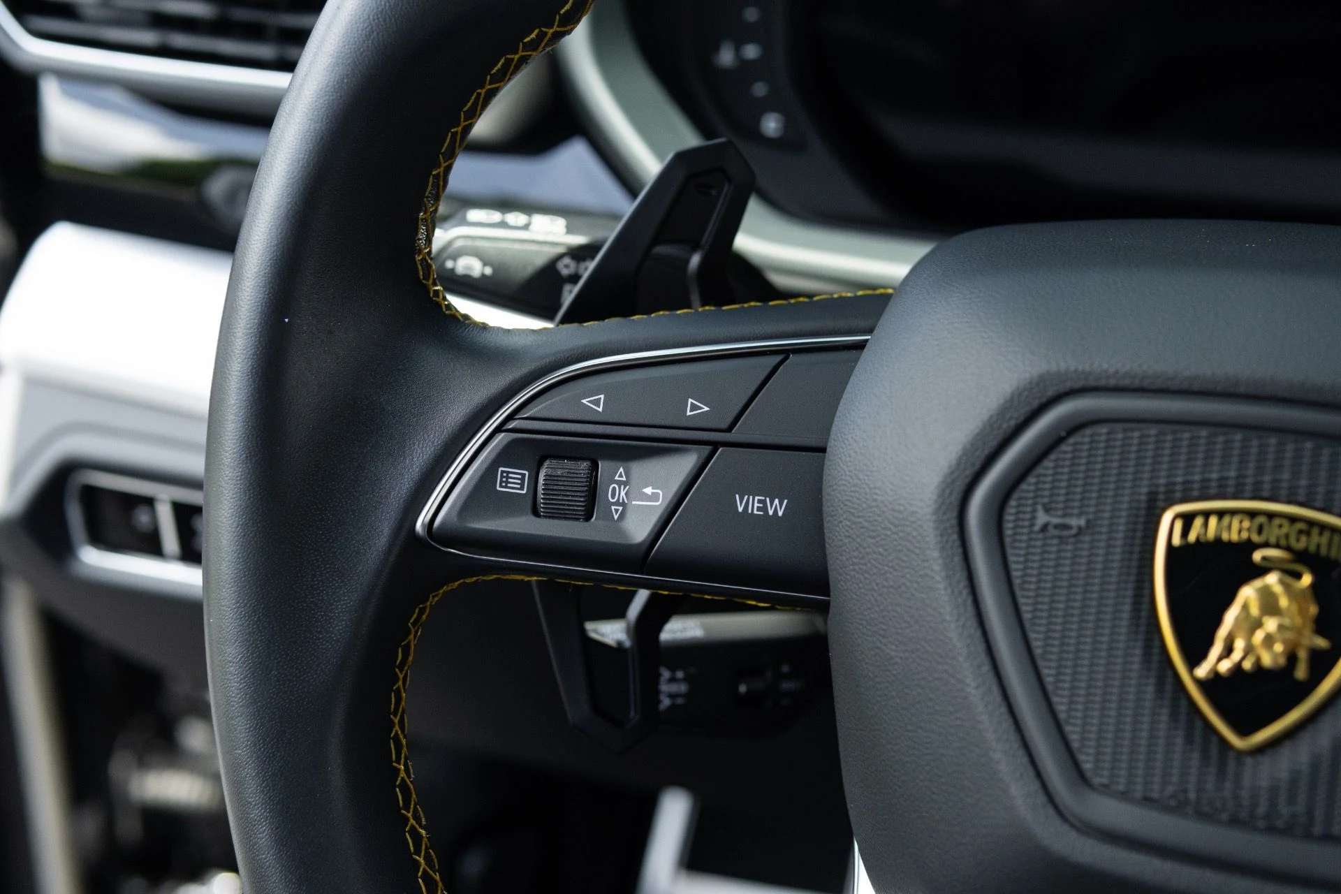 mph034_294342866_Used_2022_Lamborghini_Urus_1776127481_92a819ce06