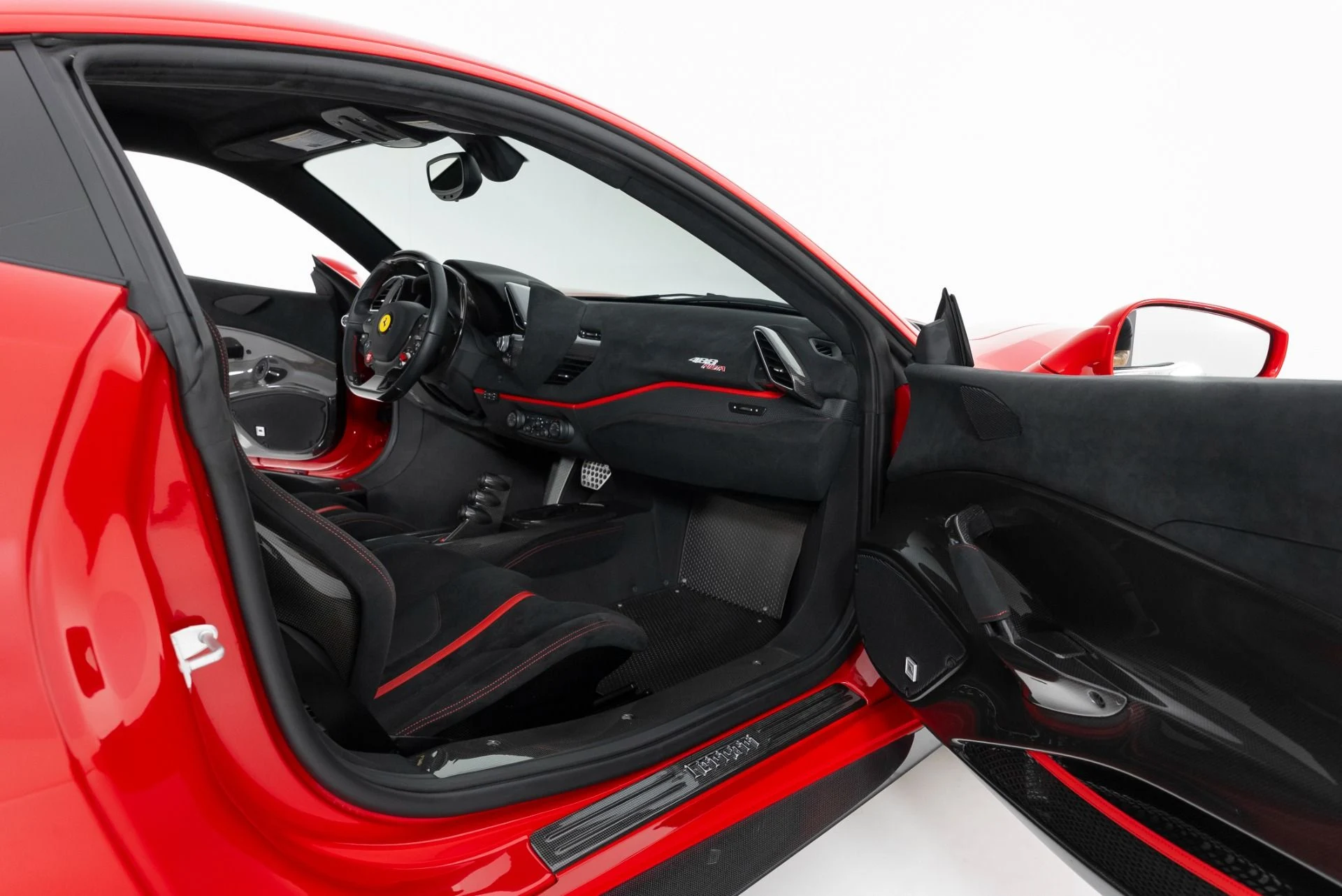 mph034_2950788283_Used_2019_Ferrari_488_Pista_1760379304_371e32299b