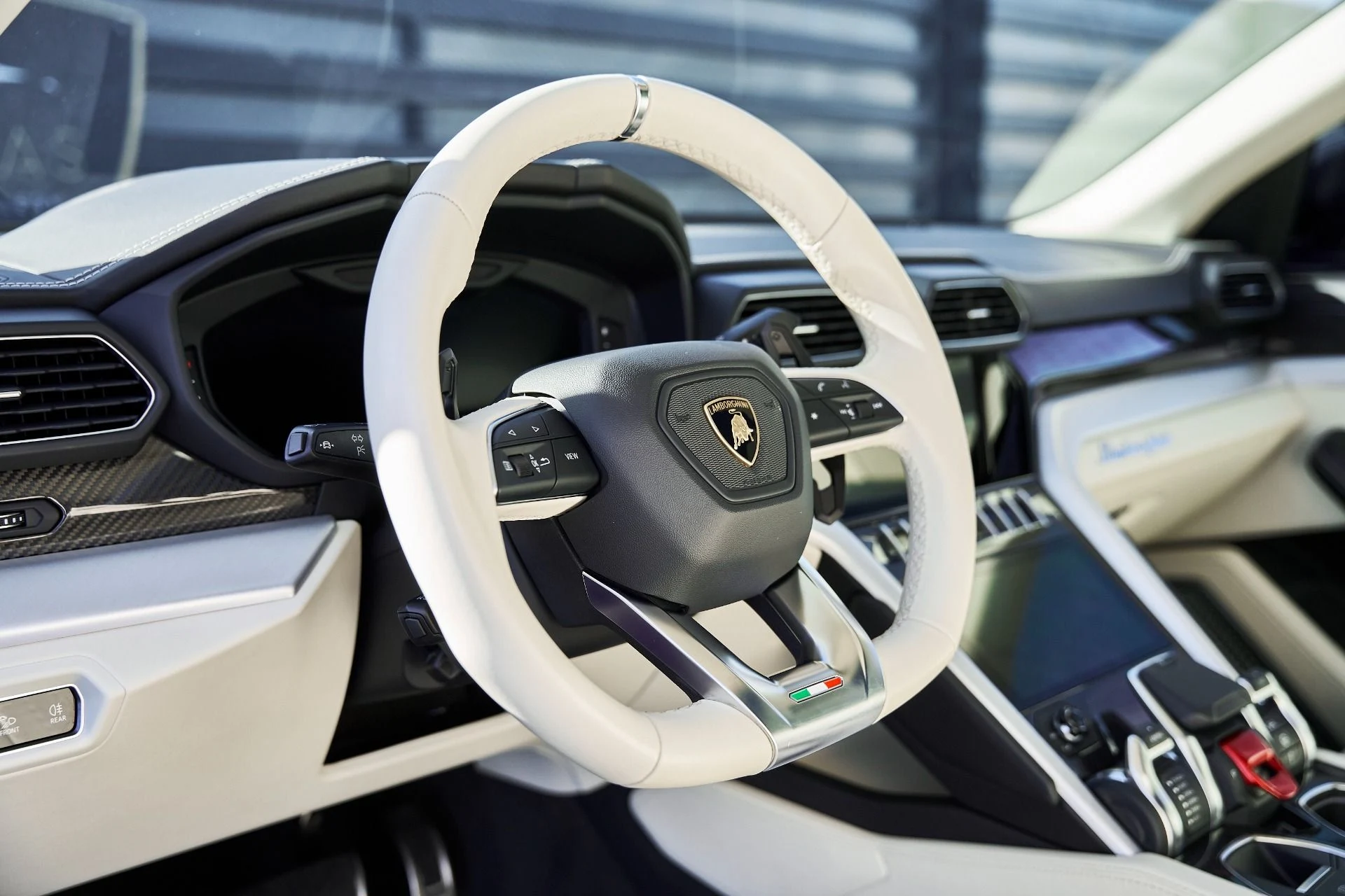 mph034_2957341877_Used_2021_Lamborghini_Urus_1772650658_2575df7495