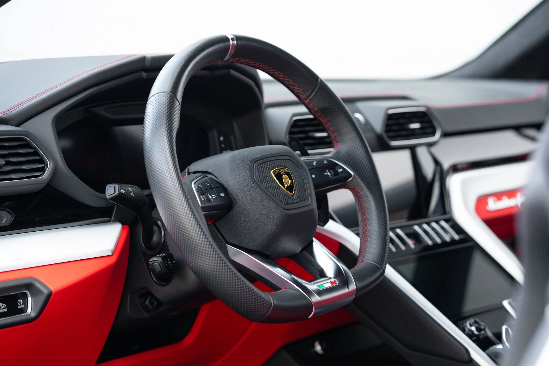 mph034_2958210267_Used_2022_Lamborghini_Urus_1778780626_8acfd9849a