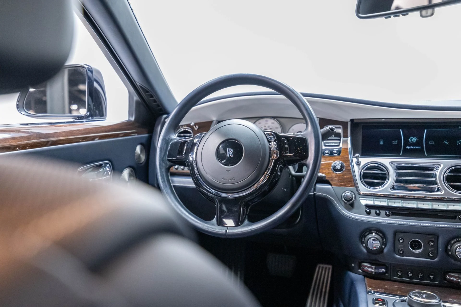 mph034_2962553342_Used_2018_Rolls_Royce_Ghost_Base_1786492649_ef2c9270b9