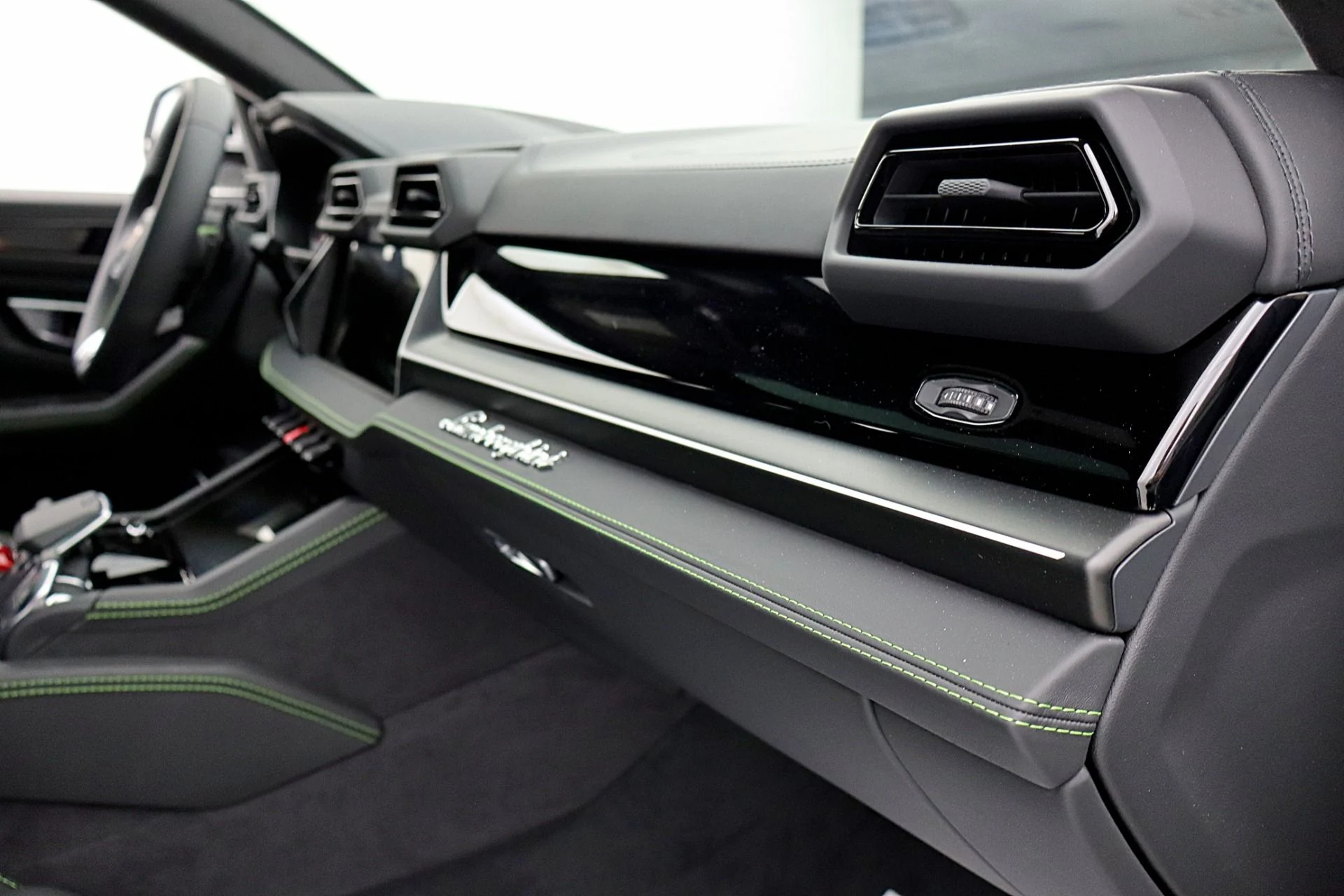 mph034_2993217710_New_2026_Lamborghini_Urus_SE_23a5a0bf60