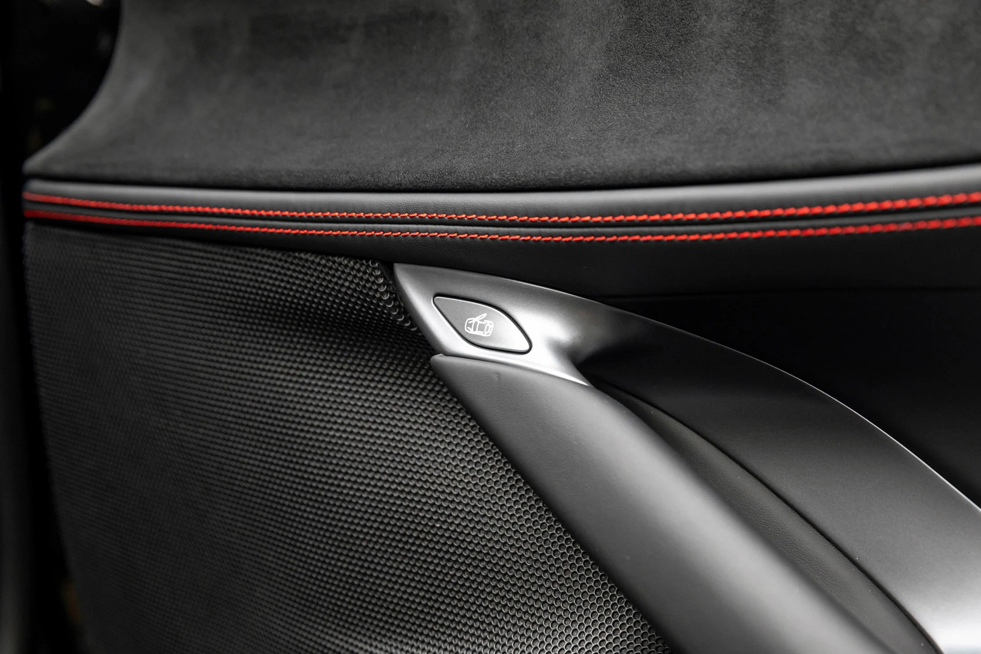 mph034_2994287954_00840f61979944fcaa40acebbe8a644c_53516b93f9