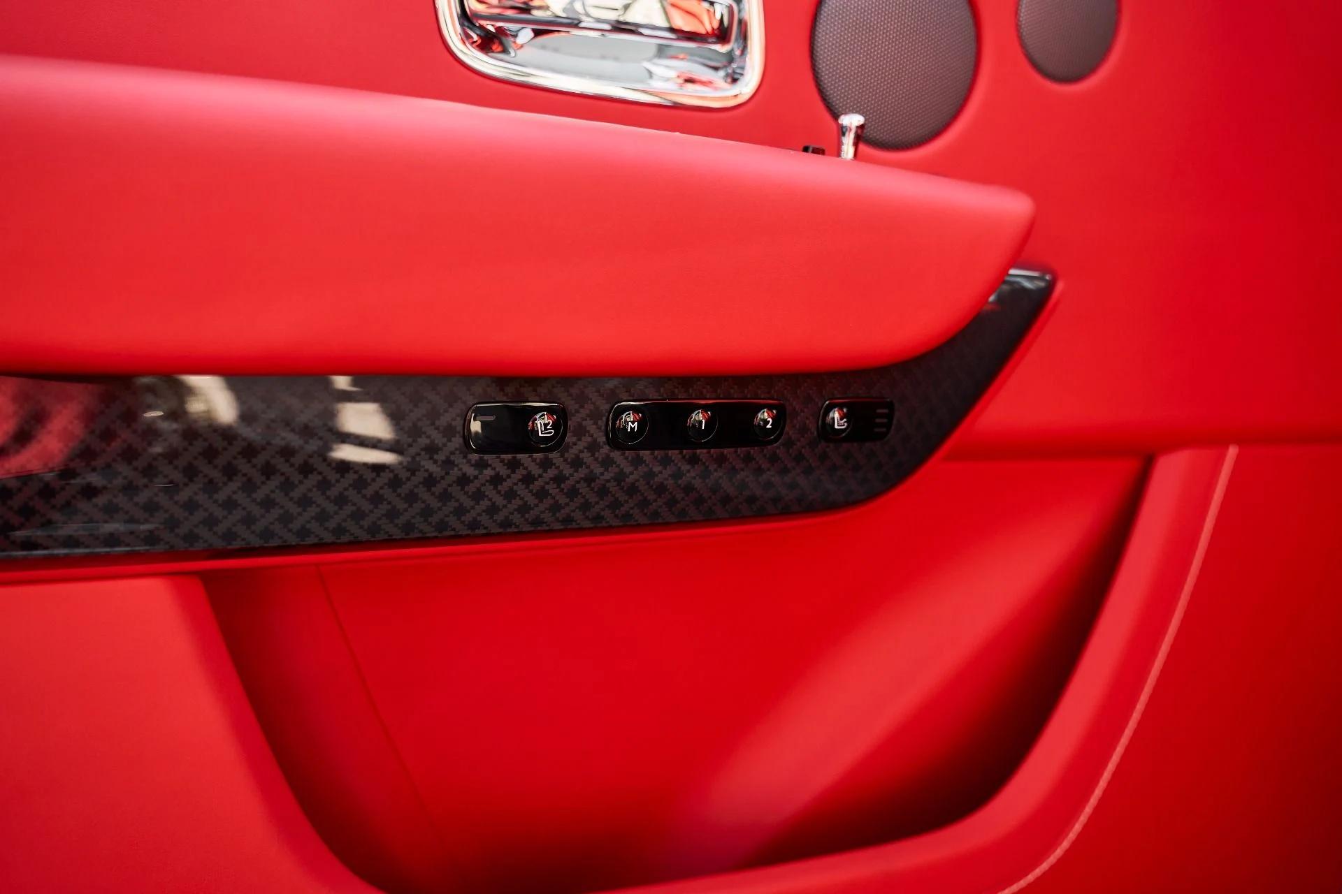 mph034_3000921903_Used_2025_Rolls_Royce_Cullinan_Black_Badge_1763084588_a6295fc2f6