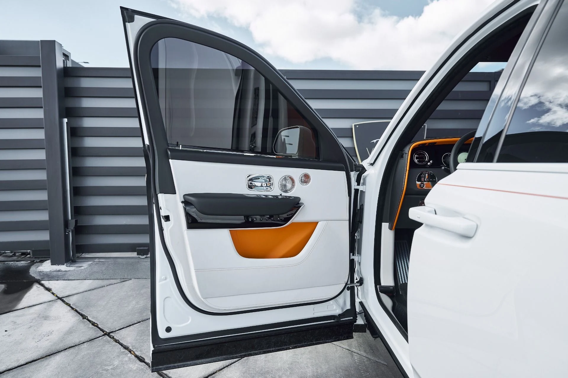 mph034_3003993880_Used_2026_Rolls_Royce_Cullinan_Base_1766884762_3e9a88c8e8