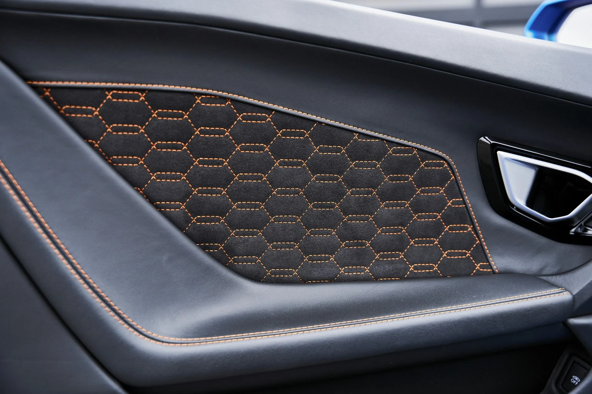 mph034_3004626671_Used_2023_Lamborghini_Huracan_EVO_Base_1775006668_d524aa3de1