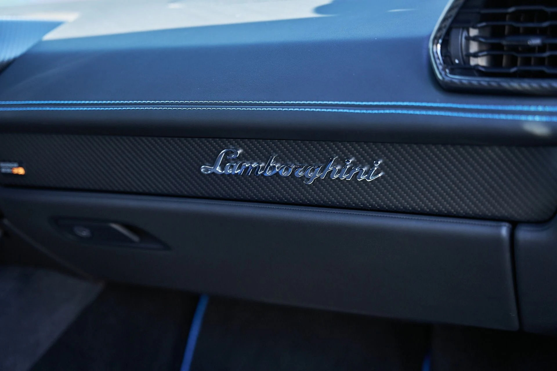 mph034_3009785094_Used_2023_Lamborghini_Huracan_Tecnica_Base_1766024608_ad7ea2a36c