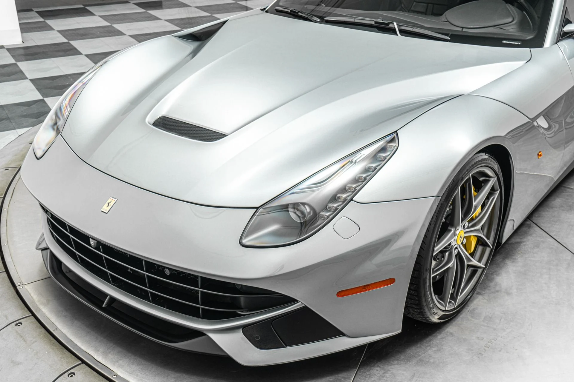 mph034_3010486327_Used_2016_Ferrari_F12berlinetta_1778185816_170dbe4460