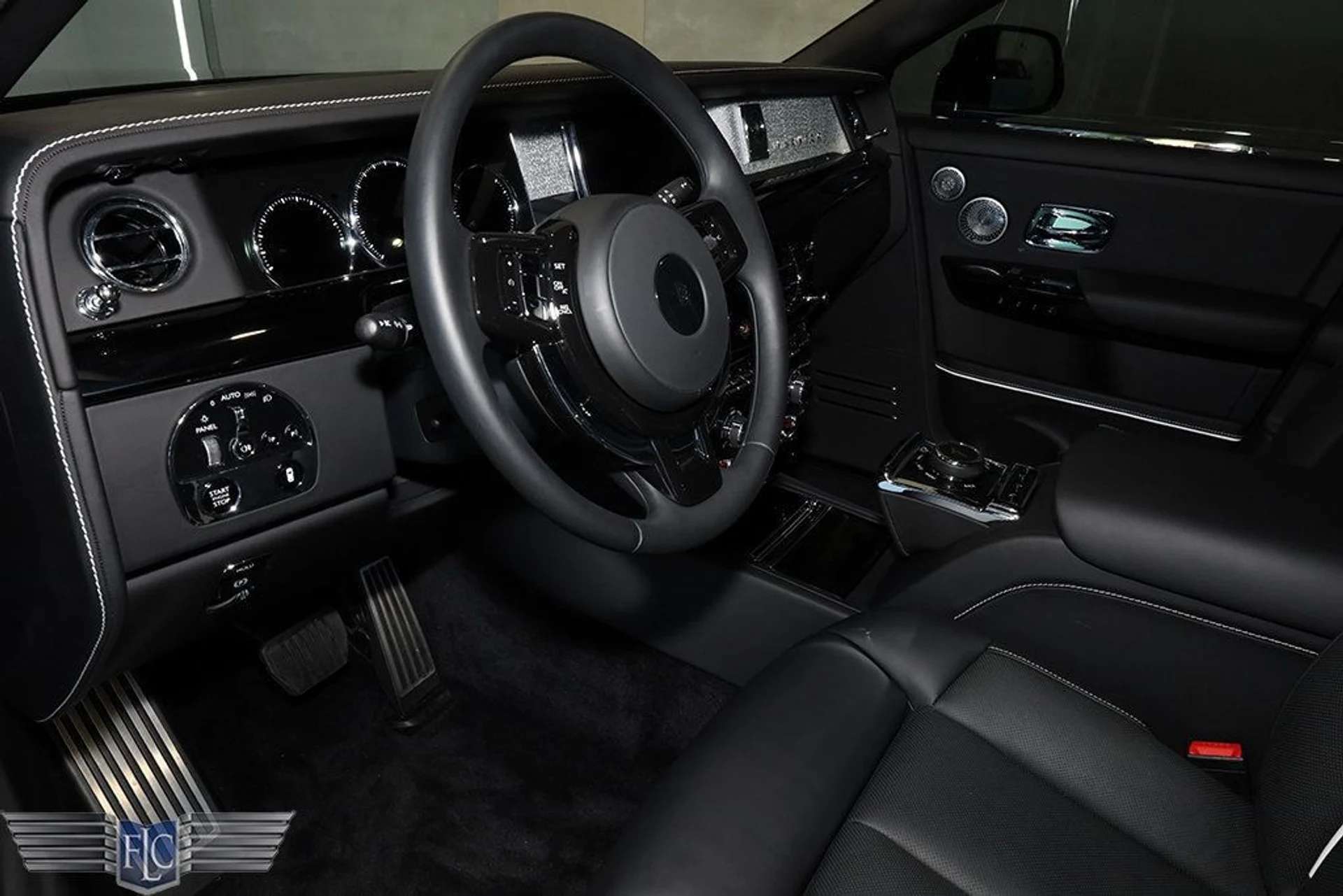 mph034_3013438035_used_2022_rolls_royce_phantom_sedan_9689_23002313_35_1024_e17332cea0