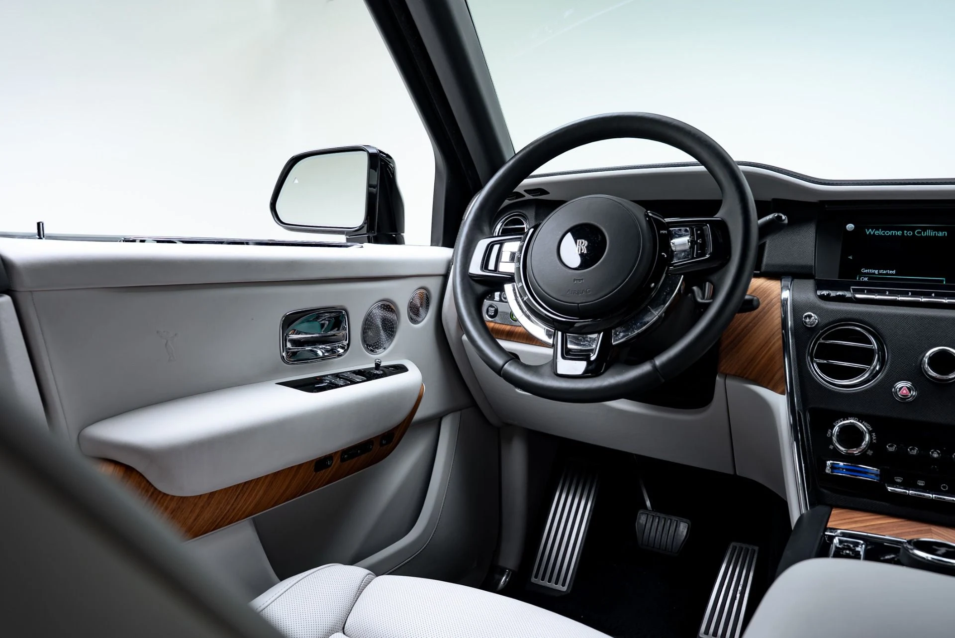 mph034_3019516899_Used_2023_Rolls_Royce_Cullinan_1777310585_aa4054791b